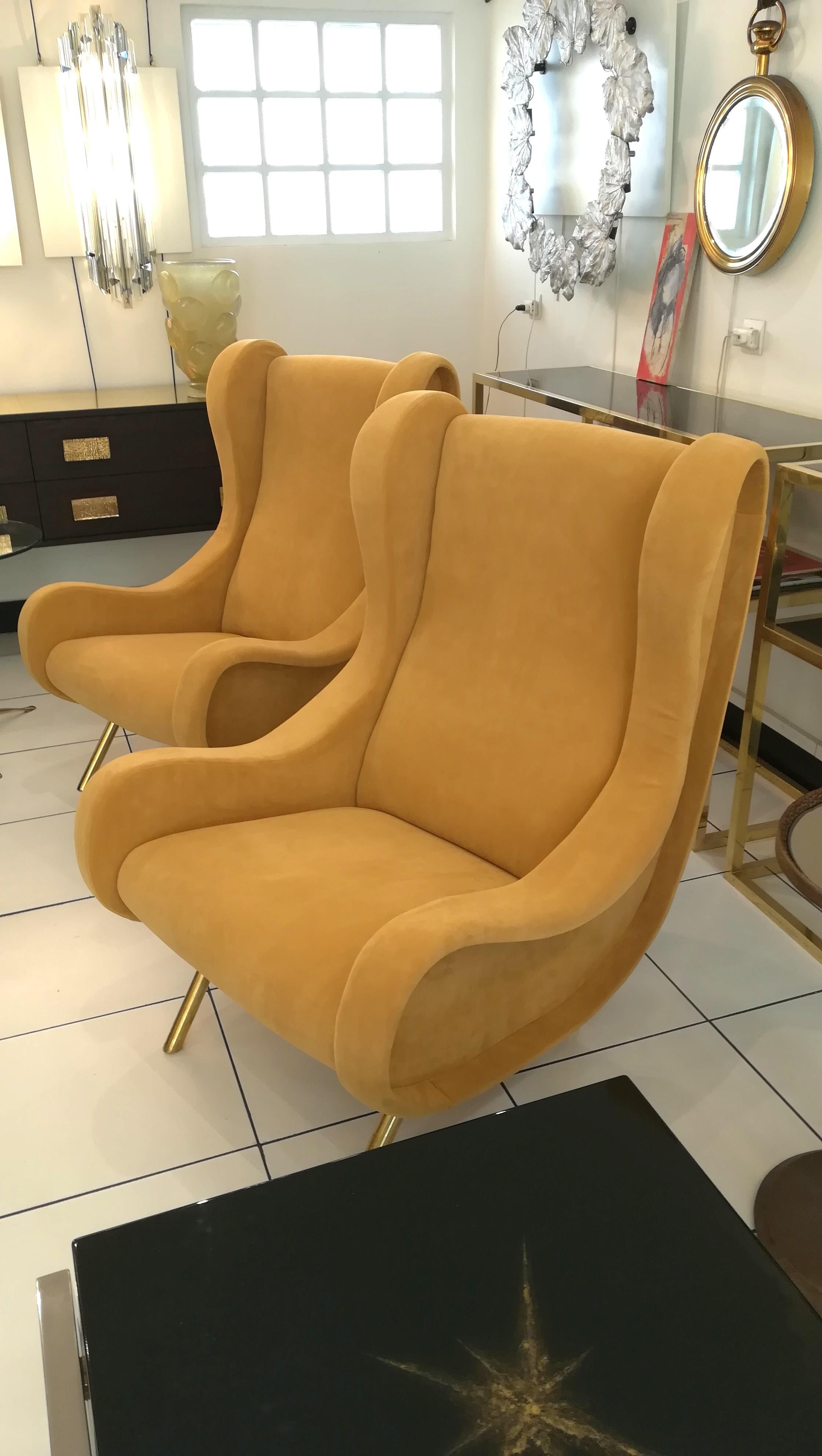 Pair of armchairs in the style of Marco Zanuso. Senior model.
New soft yellow ocher velvet (reupholstered). Brass legs,
circa 1960.