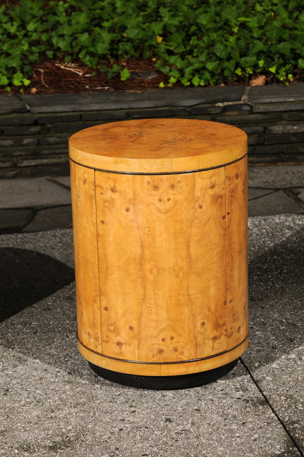 Late 20th Century Gorgeous Pair of Bookmatch Olivewood Cylinder Cabinets by Henredon, circa 1980 For Sale