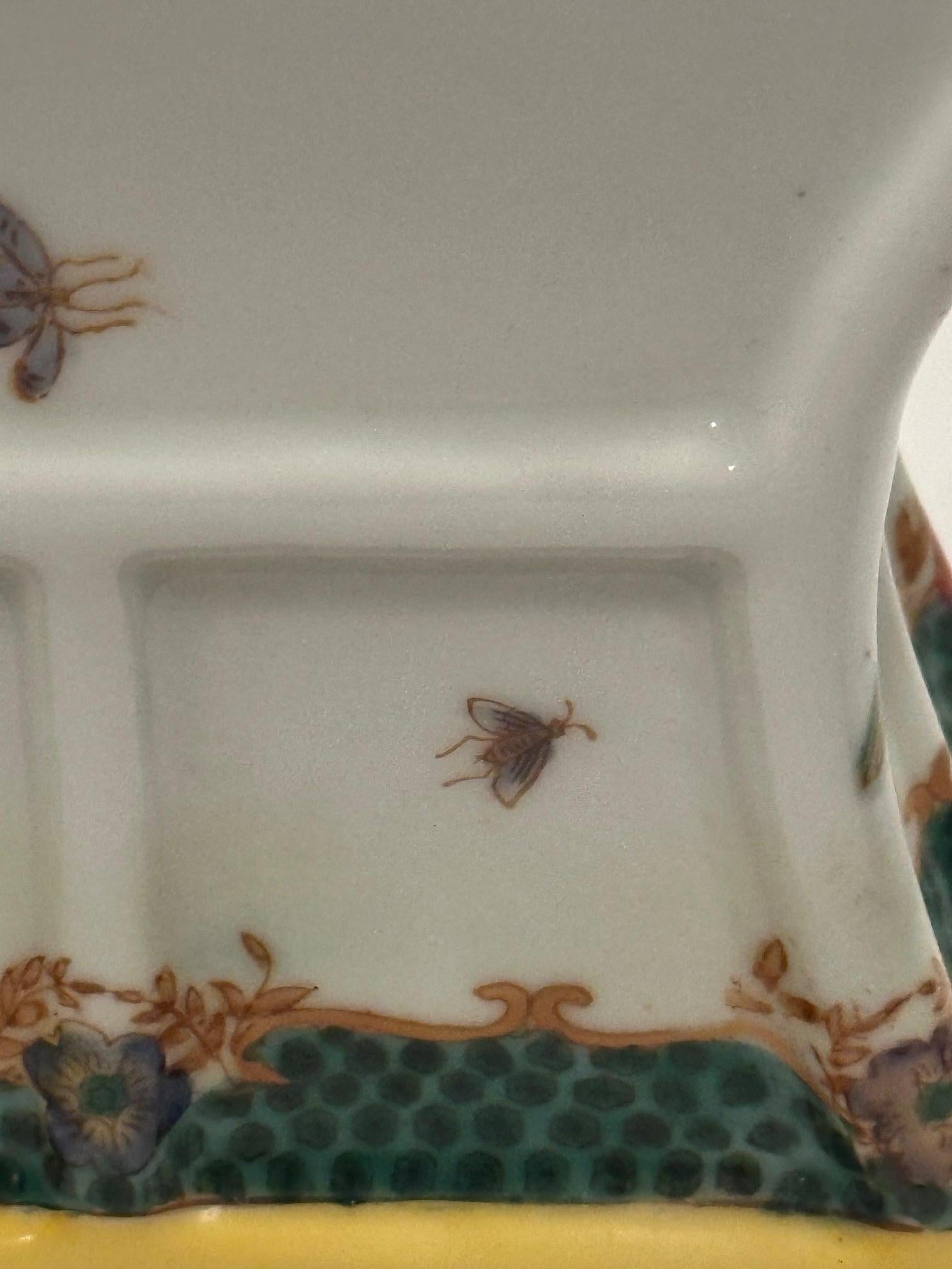 Preciosa Pareja de Jarrones Decorativos de Porcelana Montados en Bronce en venta 8