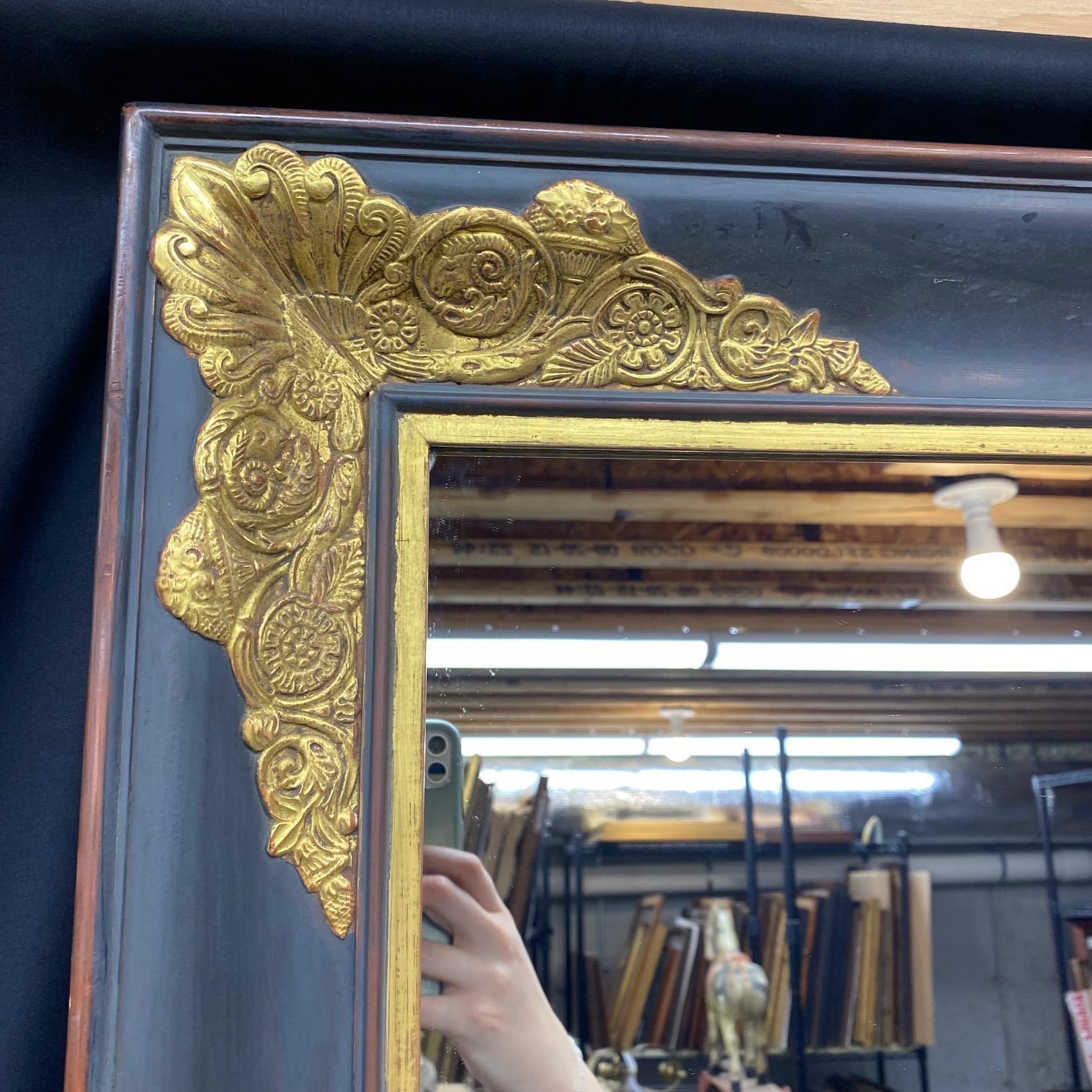 Splendida coppia di specchi da parete neri e oro in stile impero in vendita 2