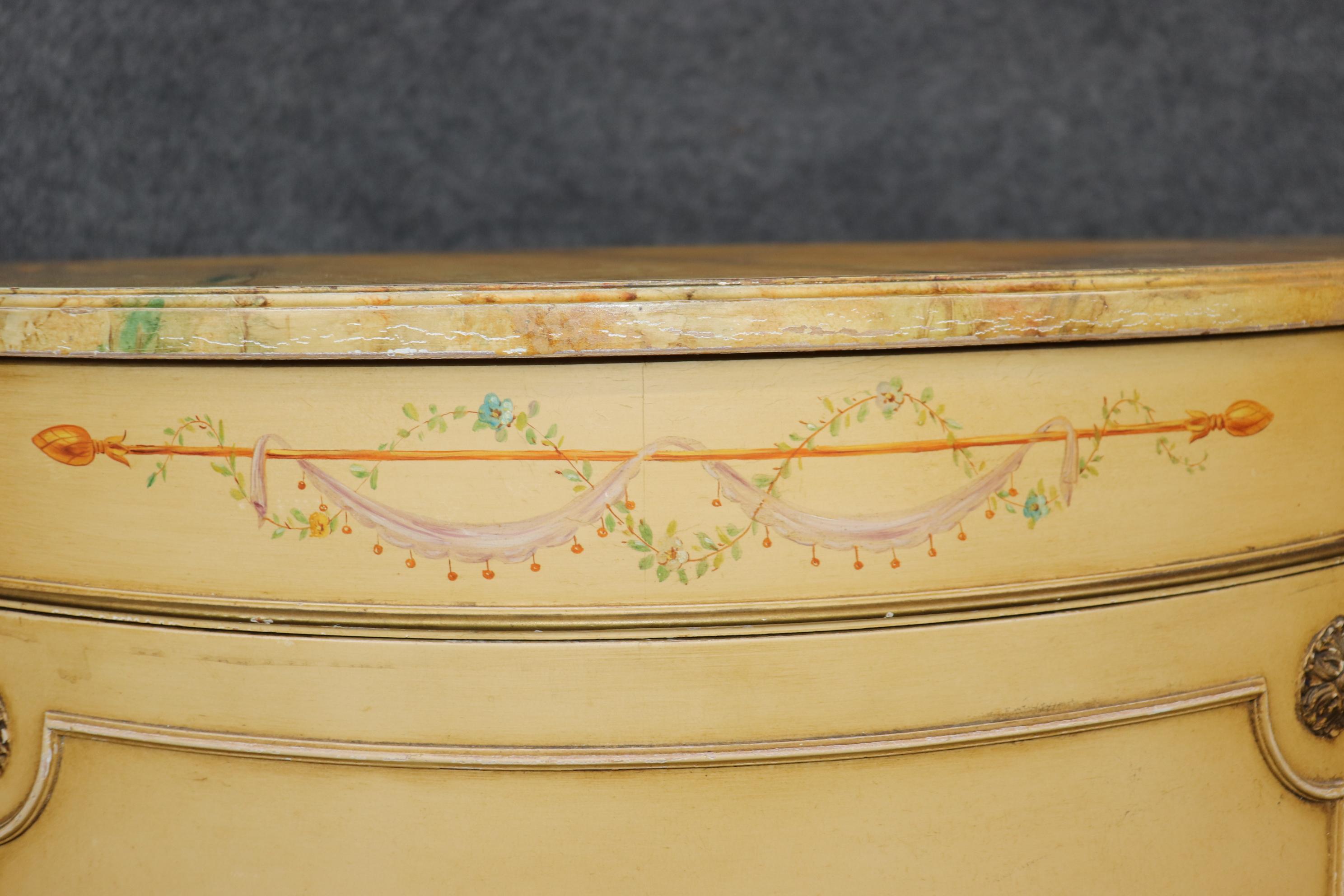 Splendida coppia di commodes francesi in stile Luigi XVI decorati con vernice finta di marmo in vendita 6