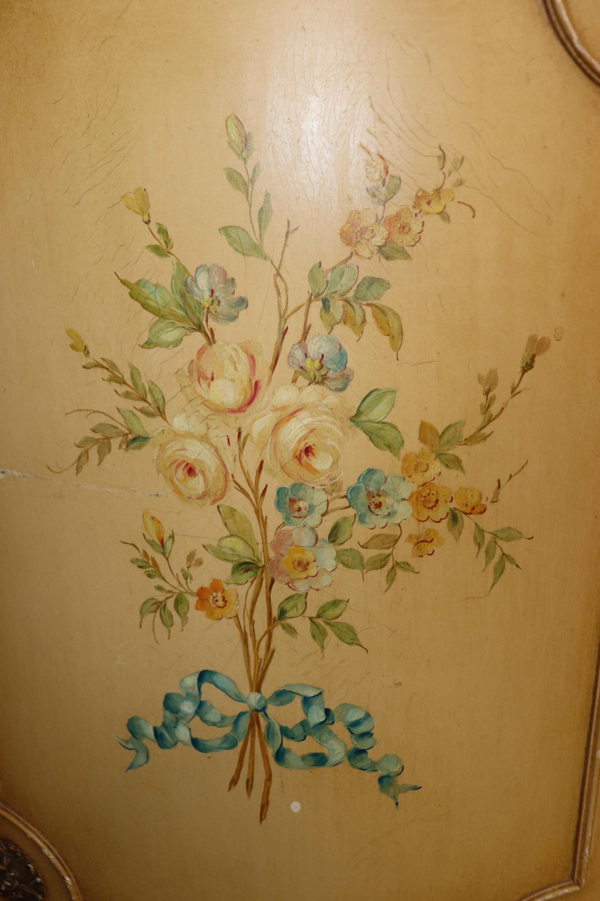 Splendida coppia di commodes francesi in stile Luigi XVI decorati con vernice finta di marmo in vendita 7