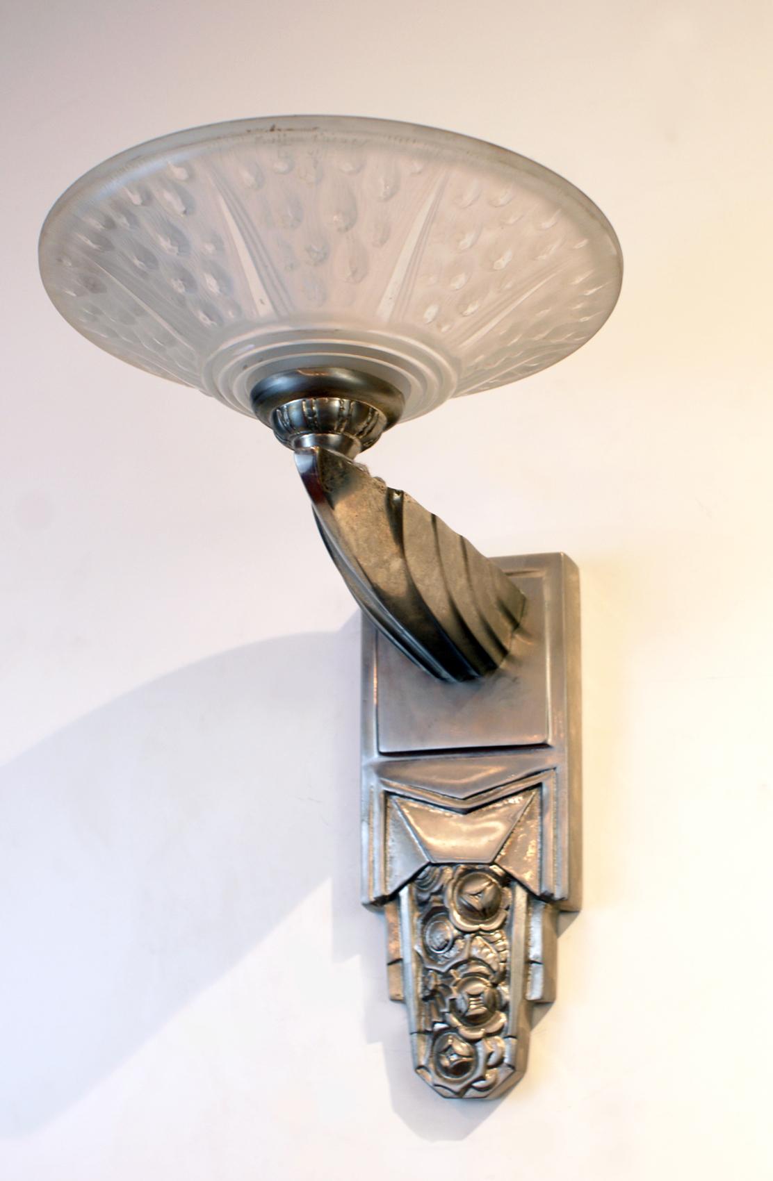 Beautiful pair of French Art Deco wall sconces signed by Muller Frères Luneville. The panels (
