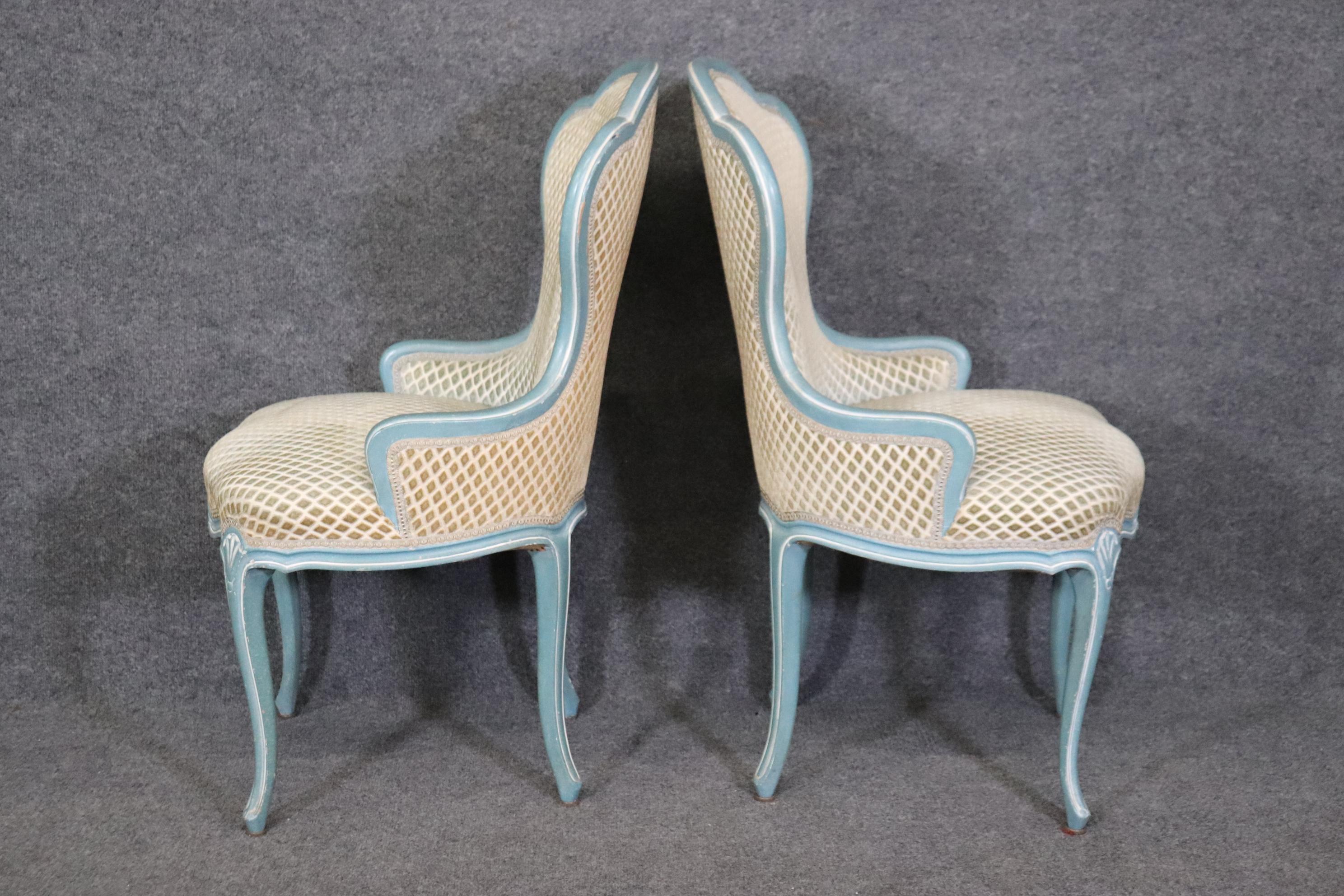 Gorgeous Pair of French Blue and White Painted Louis XV Parlor Boudoir Chairs In Good Condition For Sale In Swedesboro, NJ