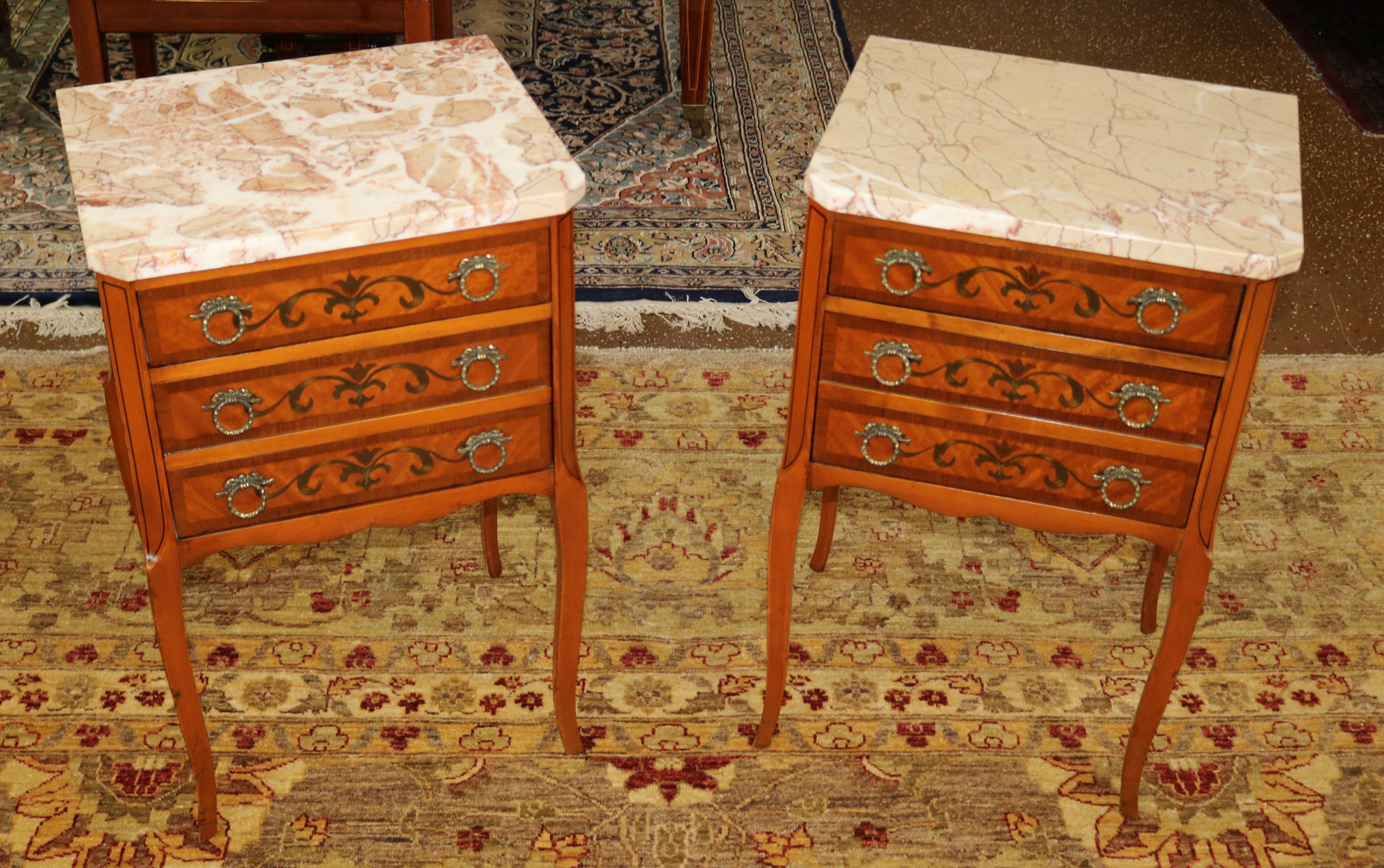 Gorgeous Pair of French Louis XV Style Satinwood Marble Top Nightstands

Dimensions : 17
