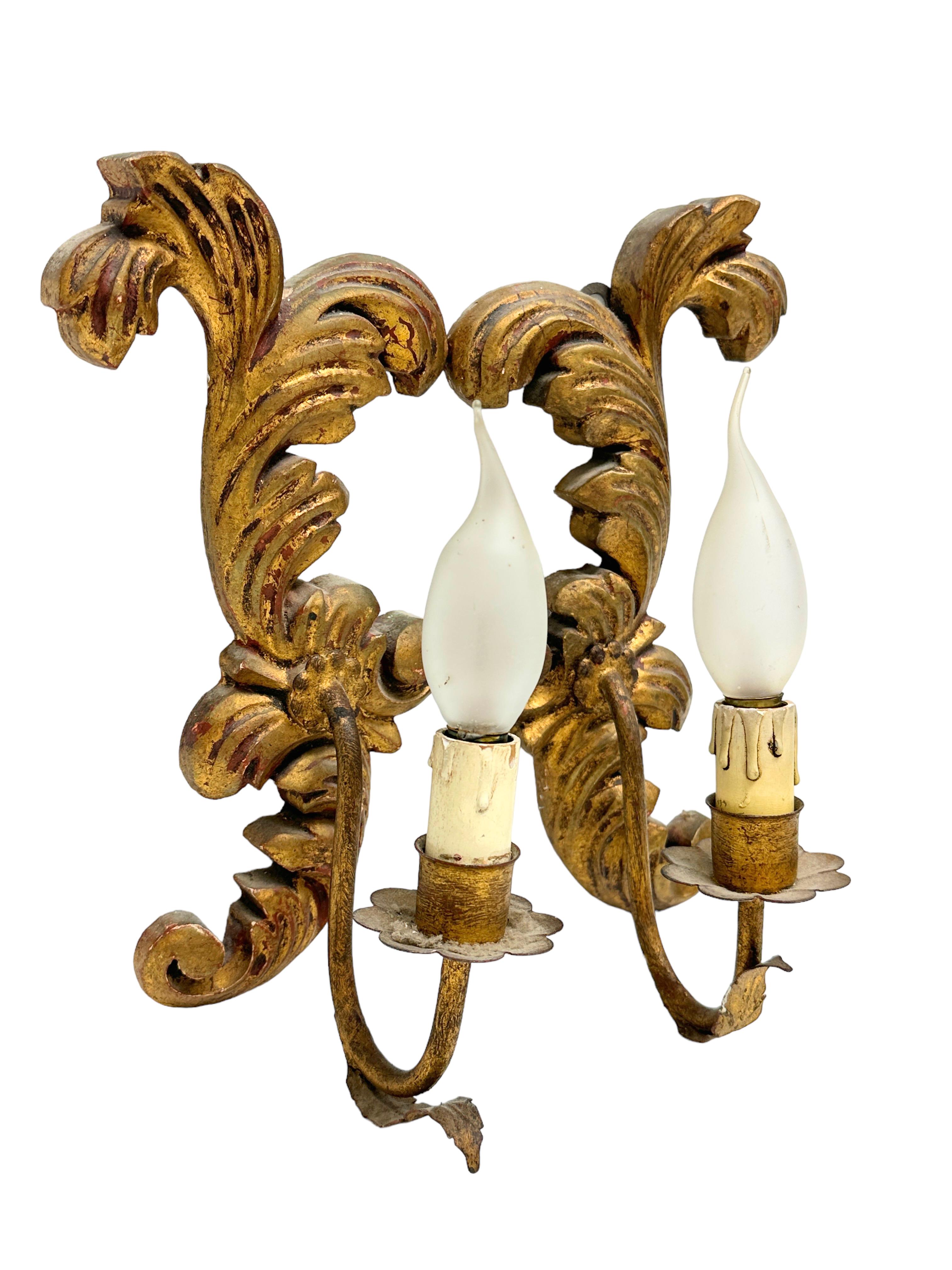 Hollywood Regency Gorgeous Pair of Giltwood Tole Toleware Florentine Style Sconces, Italy, 1910s For Sale