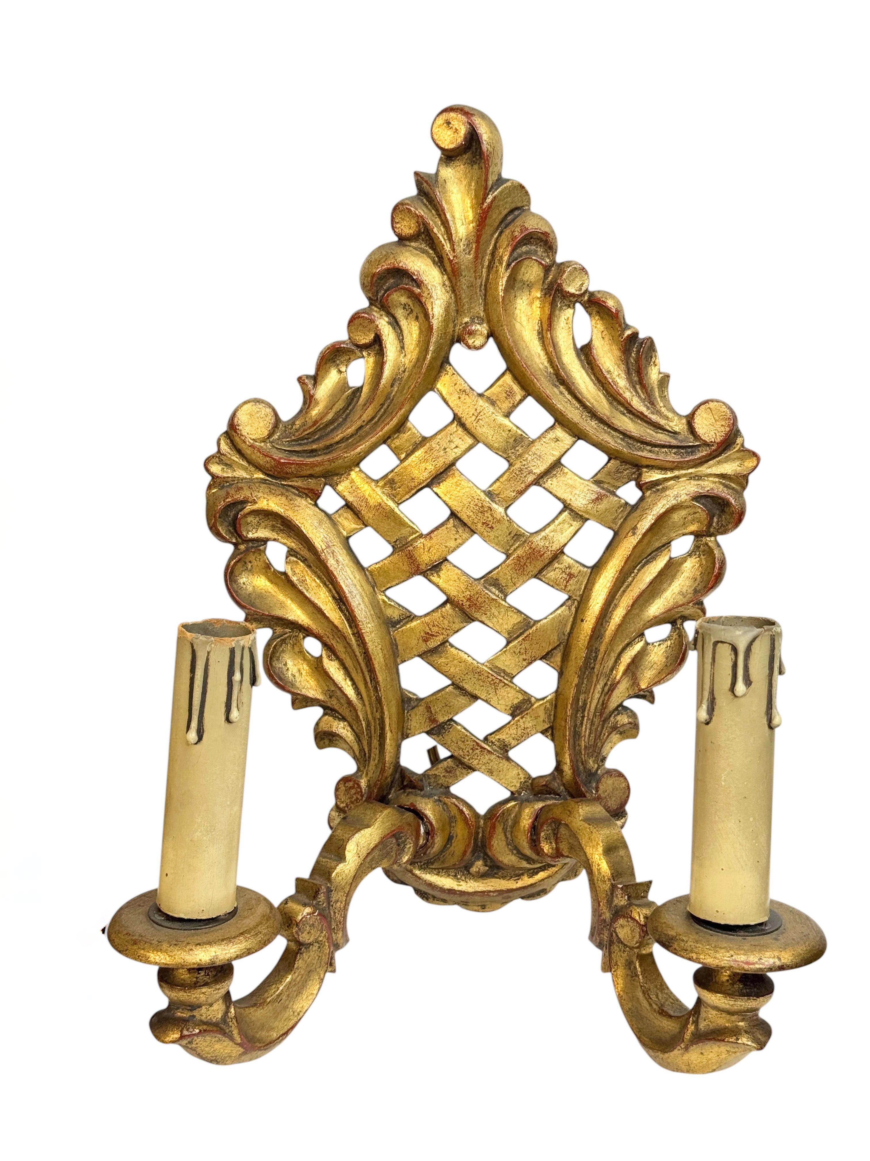 Hollywood Regency Gorgeous Pair of Gilt wood Tole Toleware Florentine Style Sconces, Italy, 1910s For Sale