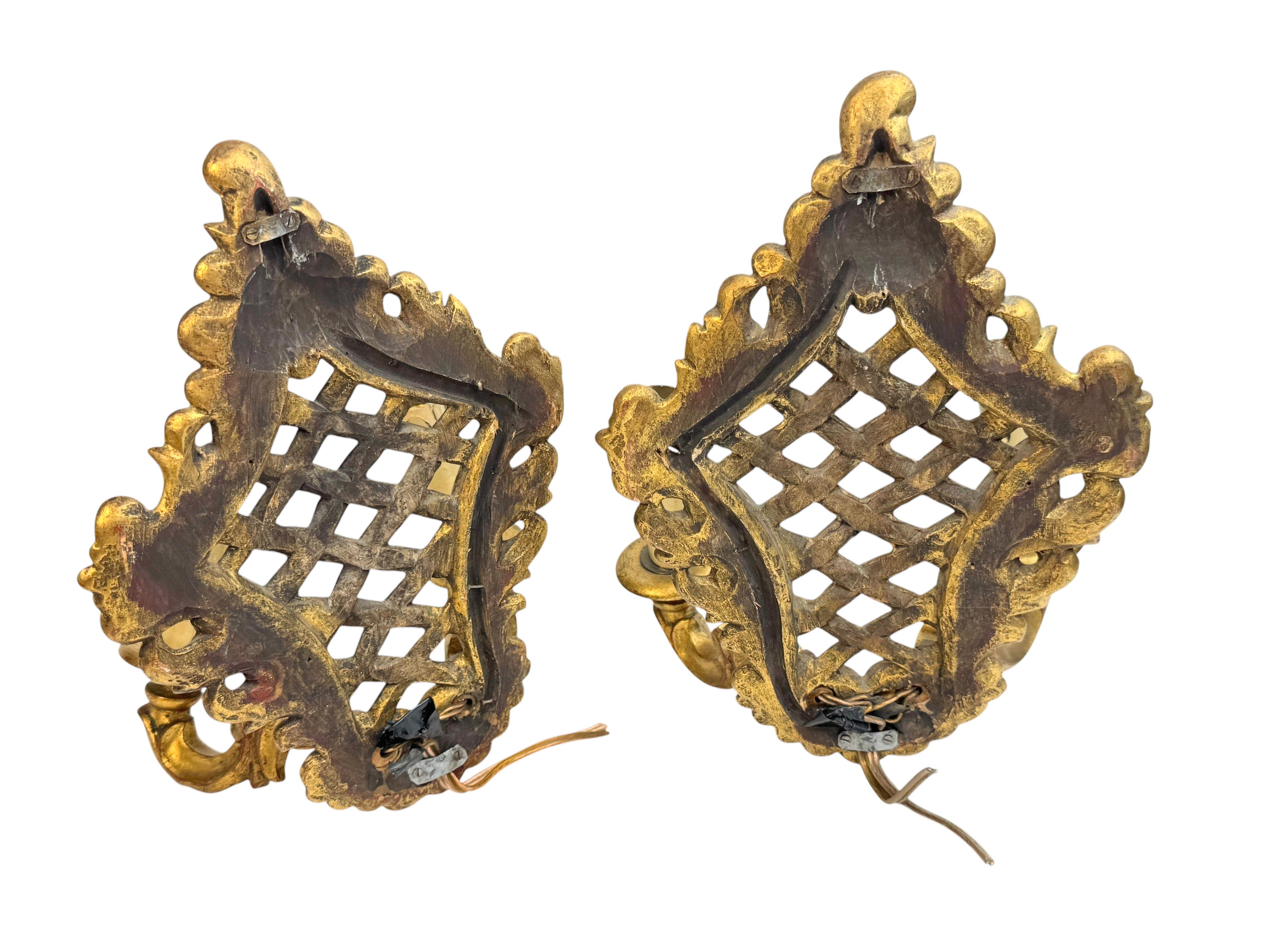 Italian Gorgeous Pair of Gilt wood Tole Toleware Florentine Style Sconces, Italy, 1910s For Sale