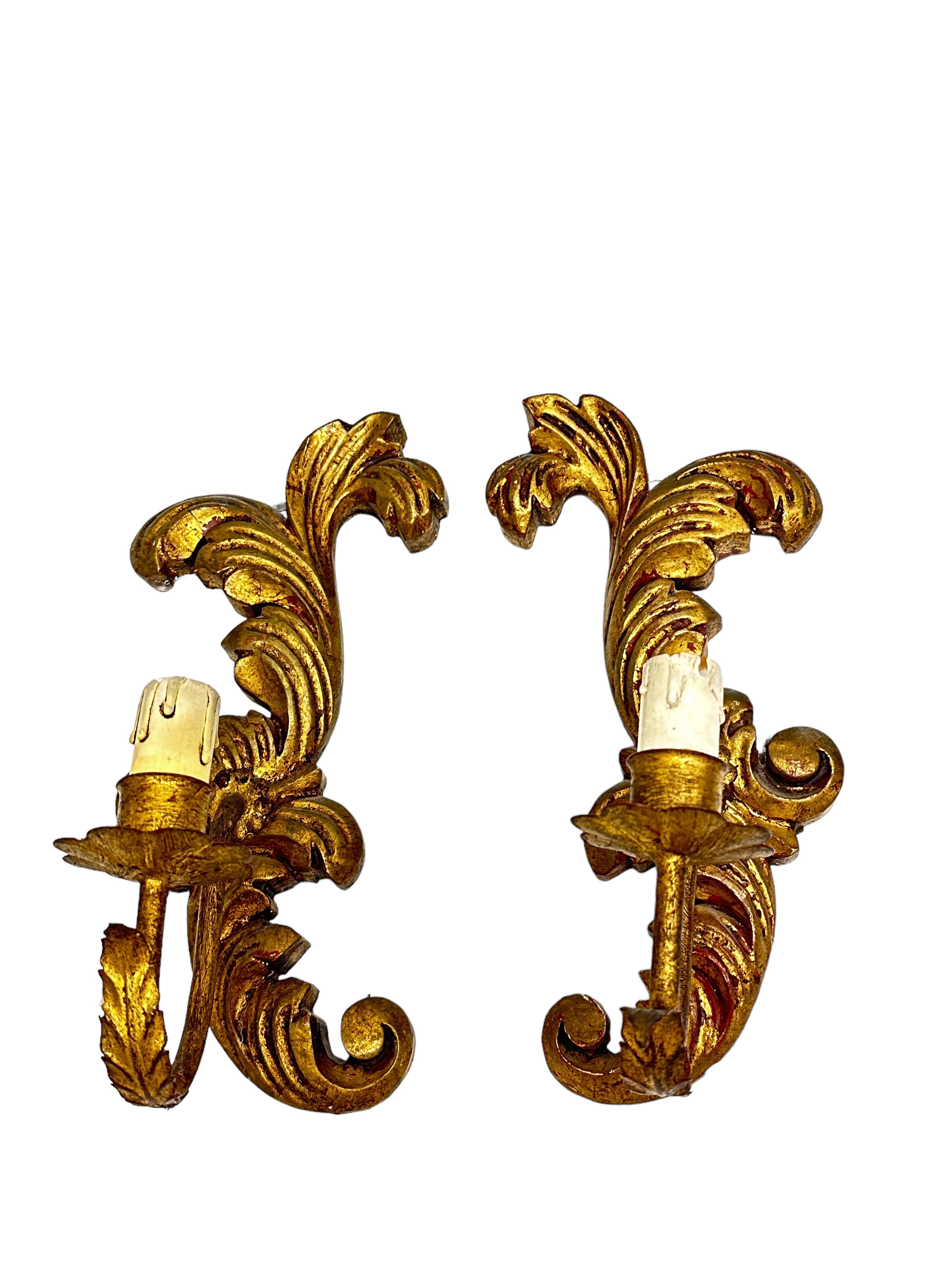 Gorgeous Pair of Giltwood Tole Toleware Florentine Style Sconces, Italy, 1910s For Sale 2