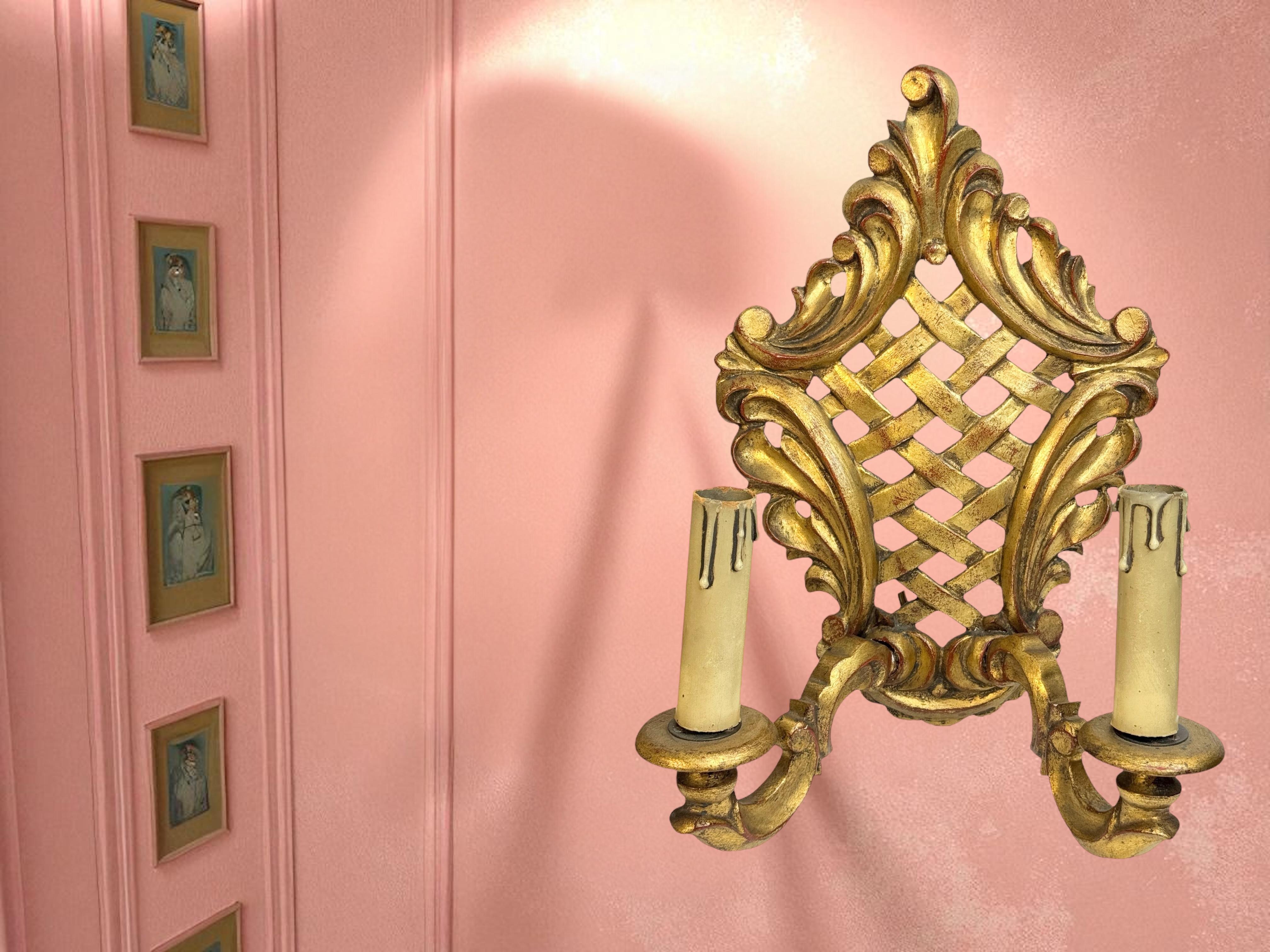 Gorgeous Pair of Gilt wood Tole Toleware Florentine Style Sconces, Italy, 1910s For Sale 2