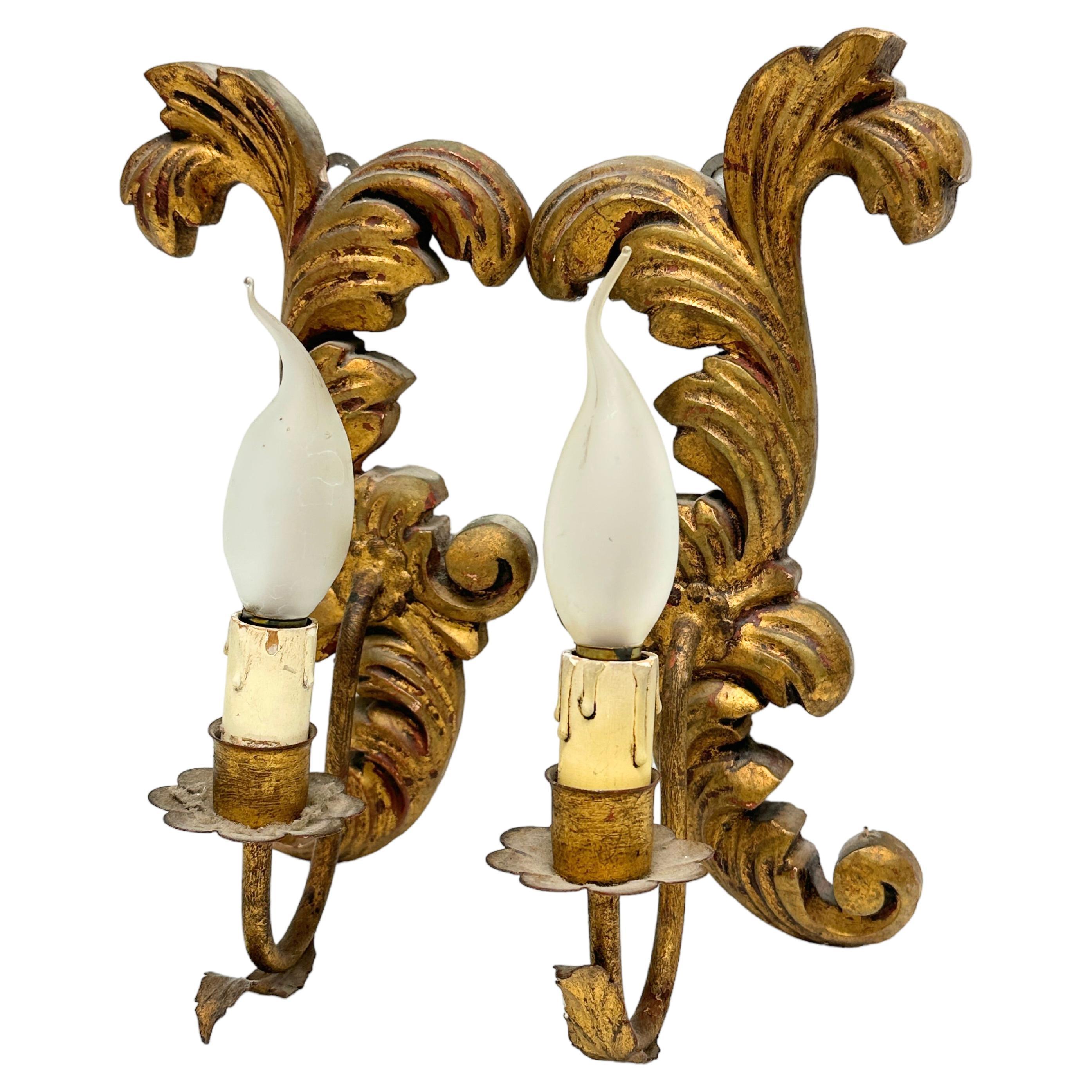 Gorgeous Pair of Giltwood Tole Toleware Florentine Style Sconces, Italy, 1910s For Sale