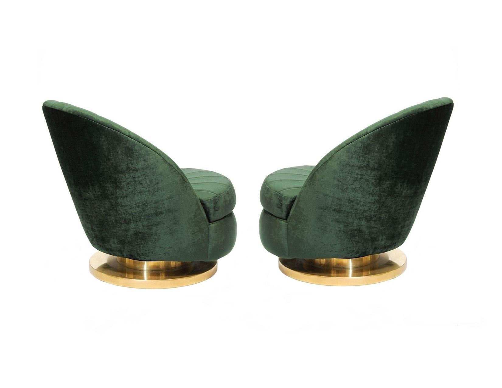 Gorgeous Pair of Green Milo Baughman Tilt and Swivel Lounge Brass Chairs In Good Condition For Sale In Dallas, TX