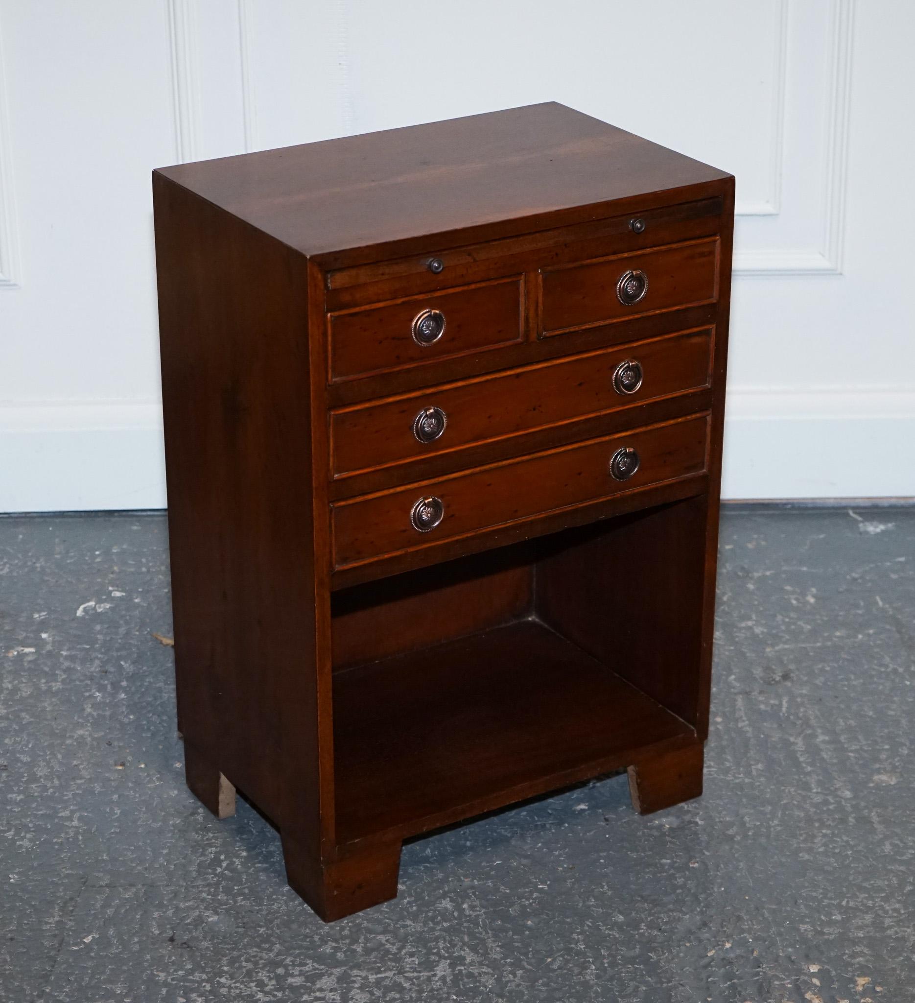 GORGEOUS PAIR OF HARDWOOD GEORGIAN STYLE NIGHTSTANDS WiTH DRAWERS 1