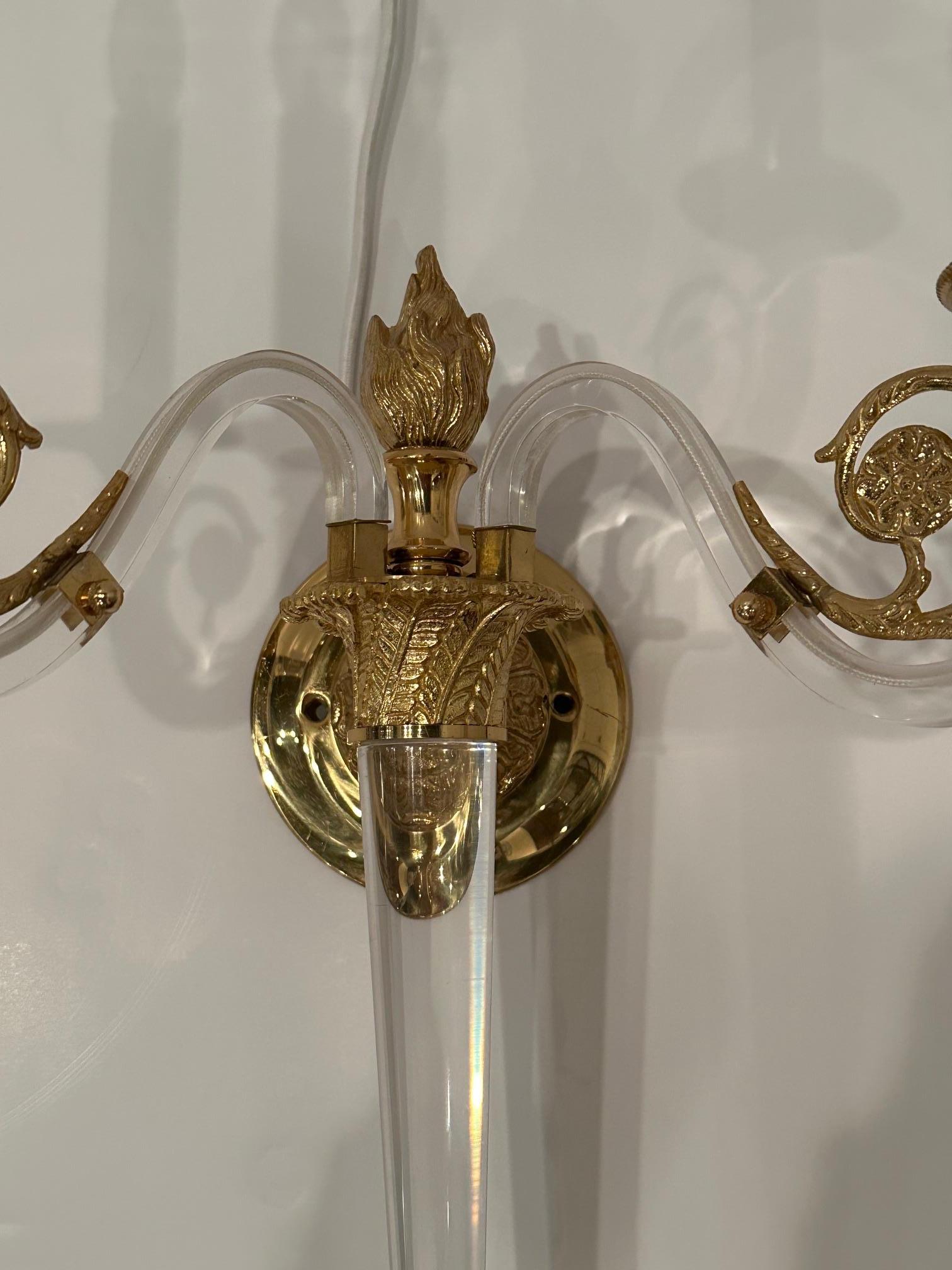 Gorgeous Pair of Hollywood Regency Lucite & Brass Sconces For Sale 7