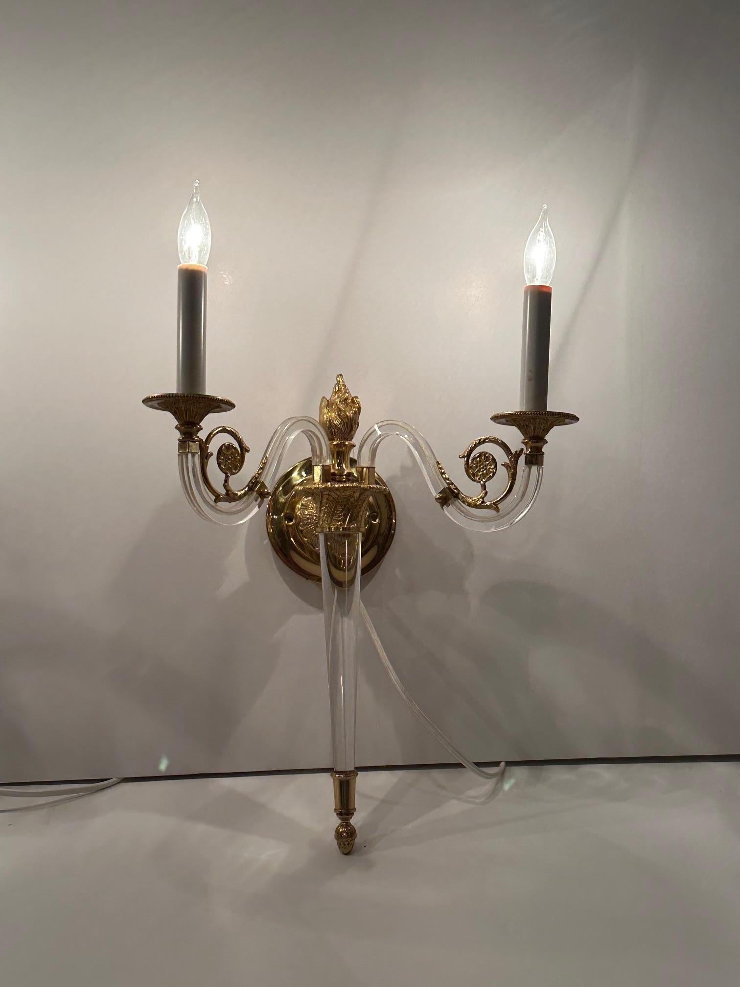 Gorgeous Pair of Hollywood Regency Lucite & Brass Sconces For Sale 4