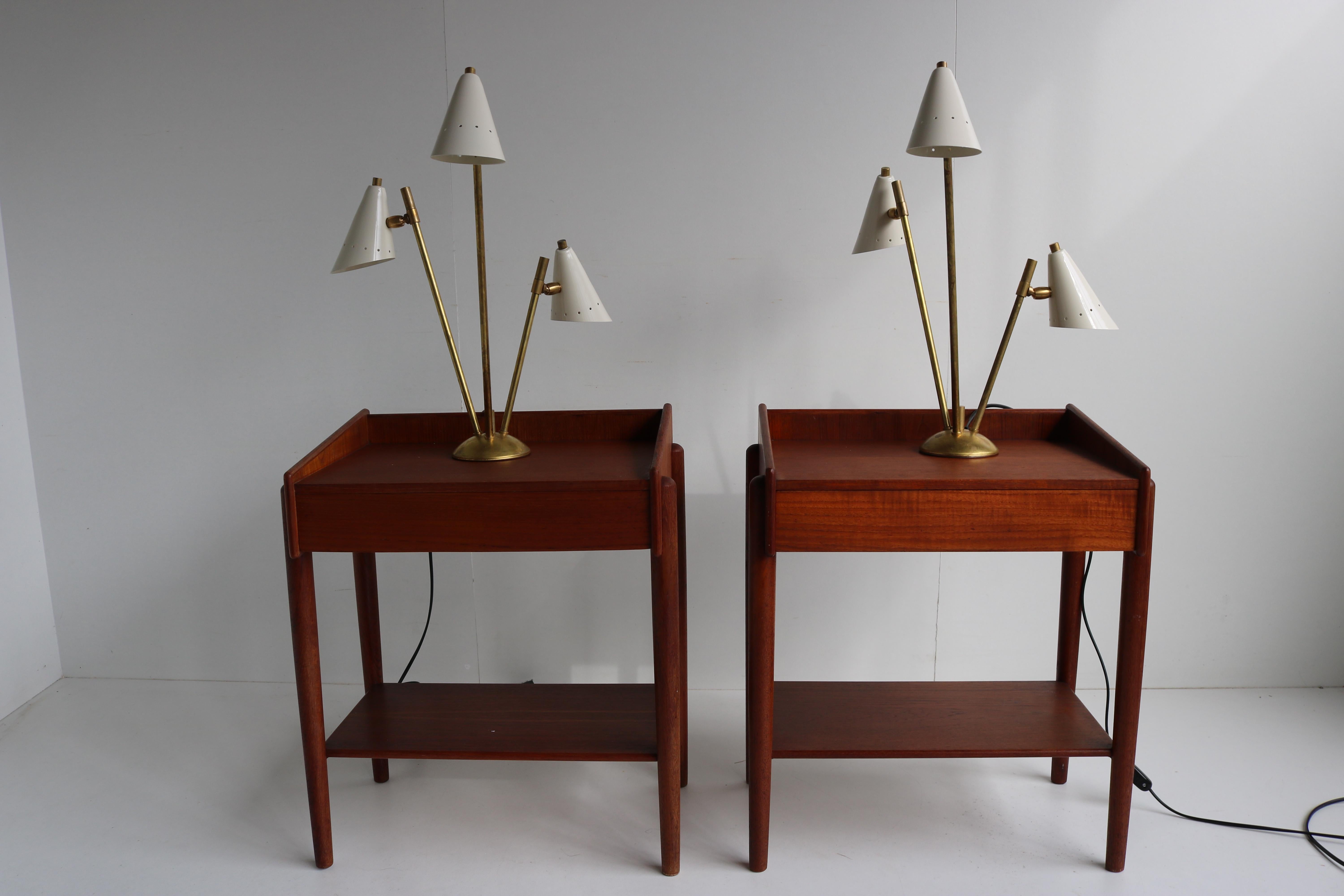 Gorgeous pair of Italian 1950 design table lamps/lights in the style of stilnovo. 
Patinated brass frame with white metal shades. The shades can be adjusted to a desired angle.
They combine really well with teak as seen in pictures. 

Rewired