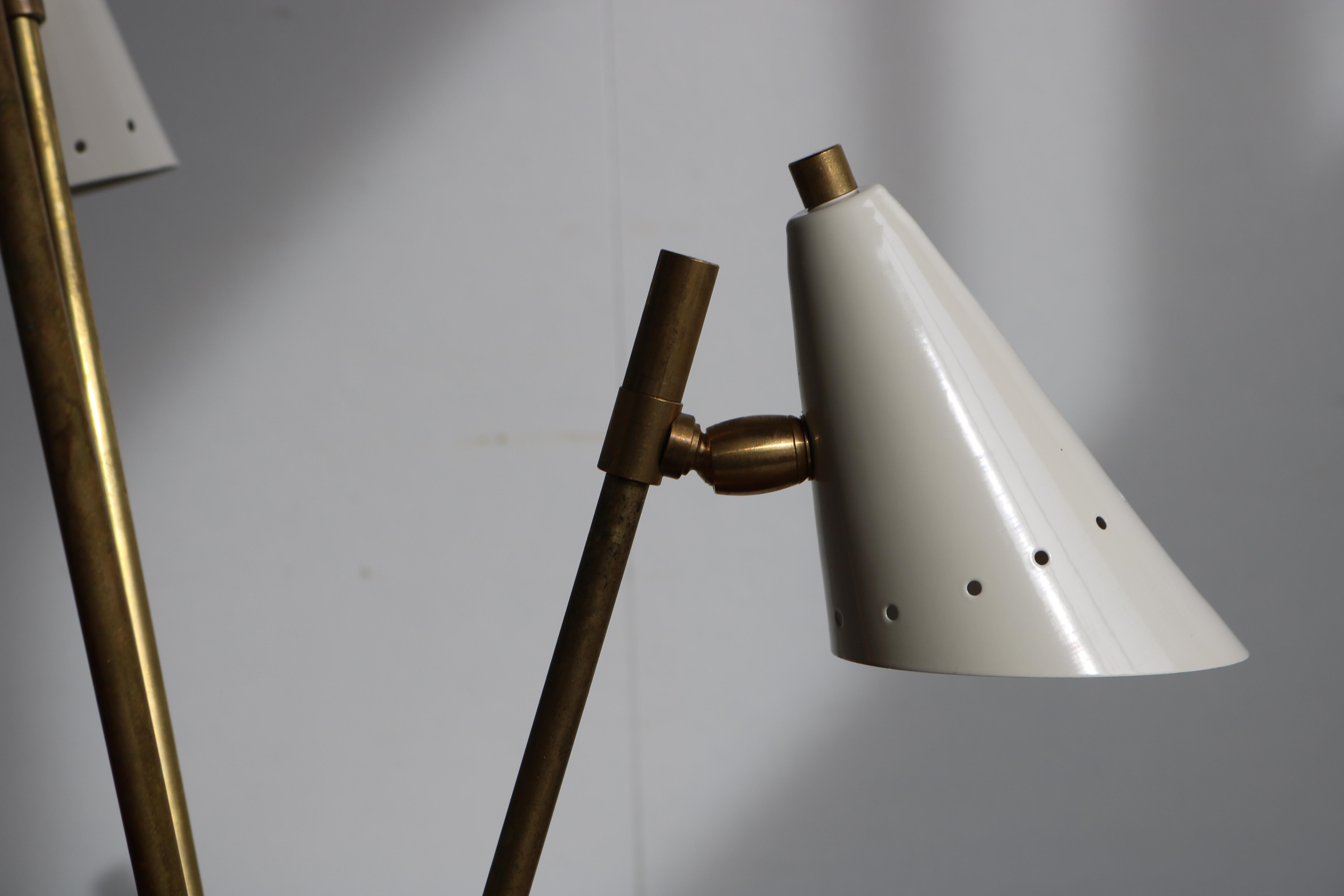 Mid-Century Modern Gorgeous Pair of Italian Design Table Lamps in Minimalist Stilnovo Style Brass