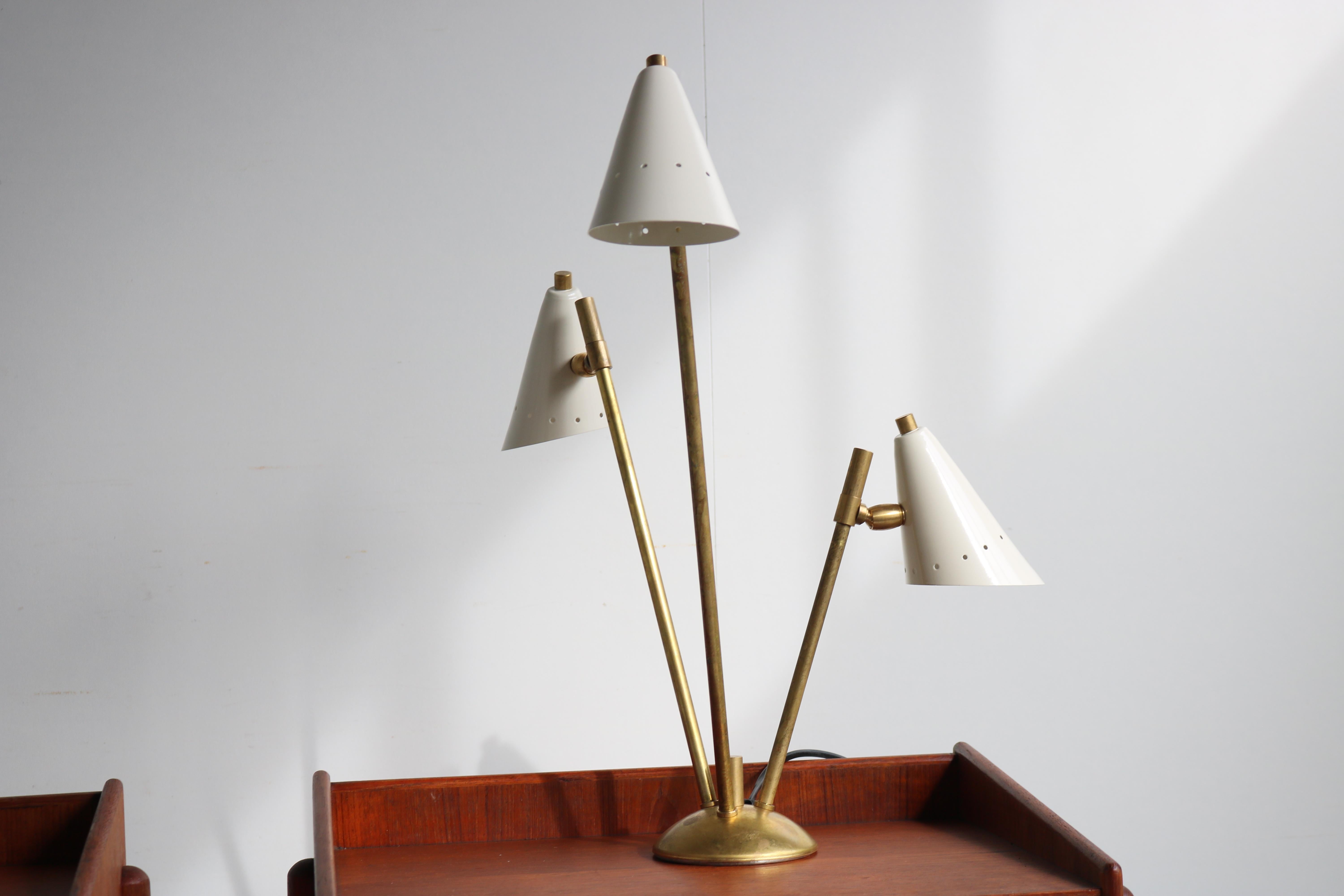 Gorgeous Pair of Italian Design Table Lamps in Minimalist Stilnovo Style Brass In Good Condition In Ijzendijke, NL