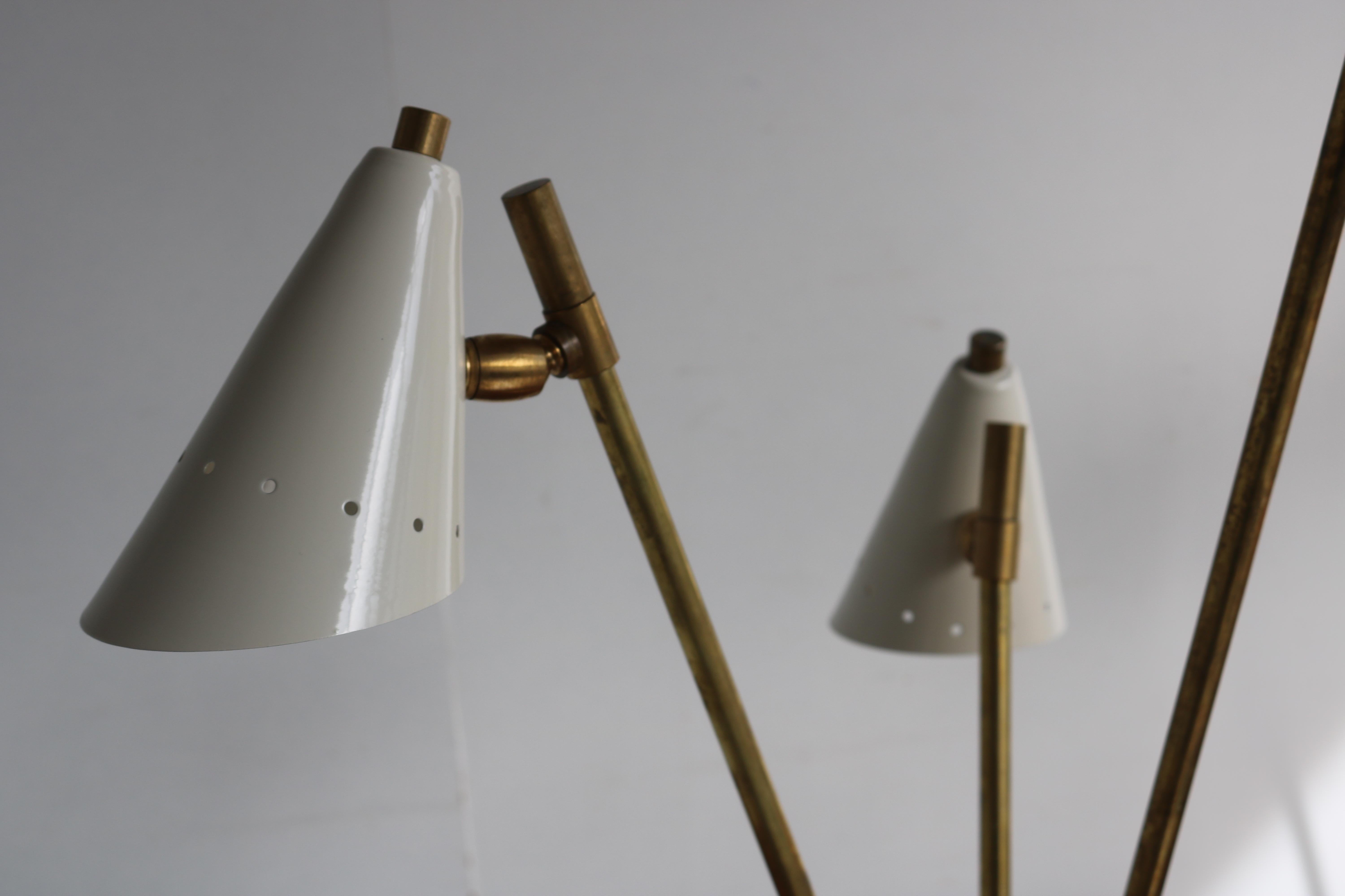 Gorgeous Pair of Italian Design Table Lamps in Minimalist Stilnovo Style Brass 2