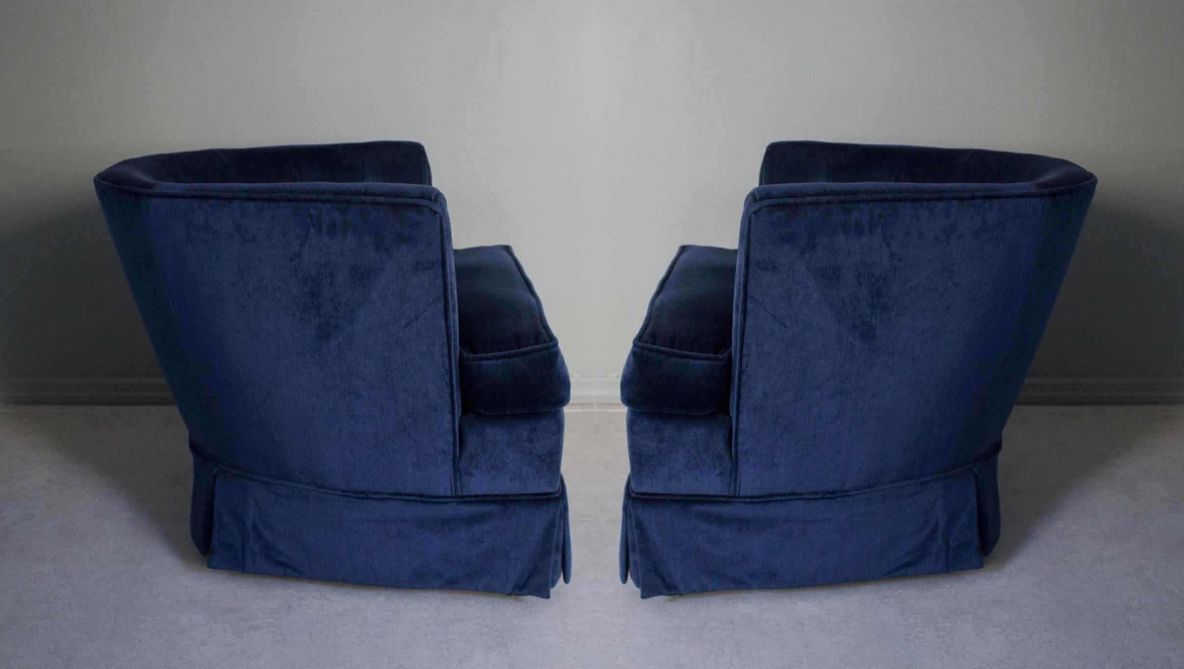 Pair of midcentury club chairs, in the style of Milo Baughman for Thayer Coggin, circa 1960s. Great size and proportions. This luxe pair features a fully upholstered tub design in a luxe navy velvet. Buttons and piping add visual interest. This