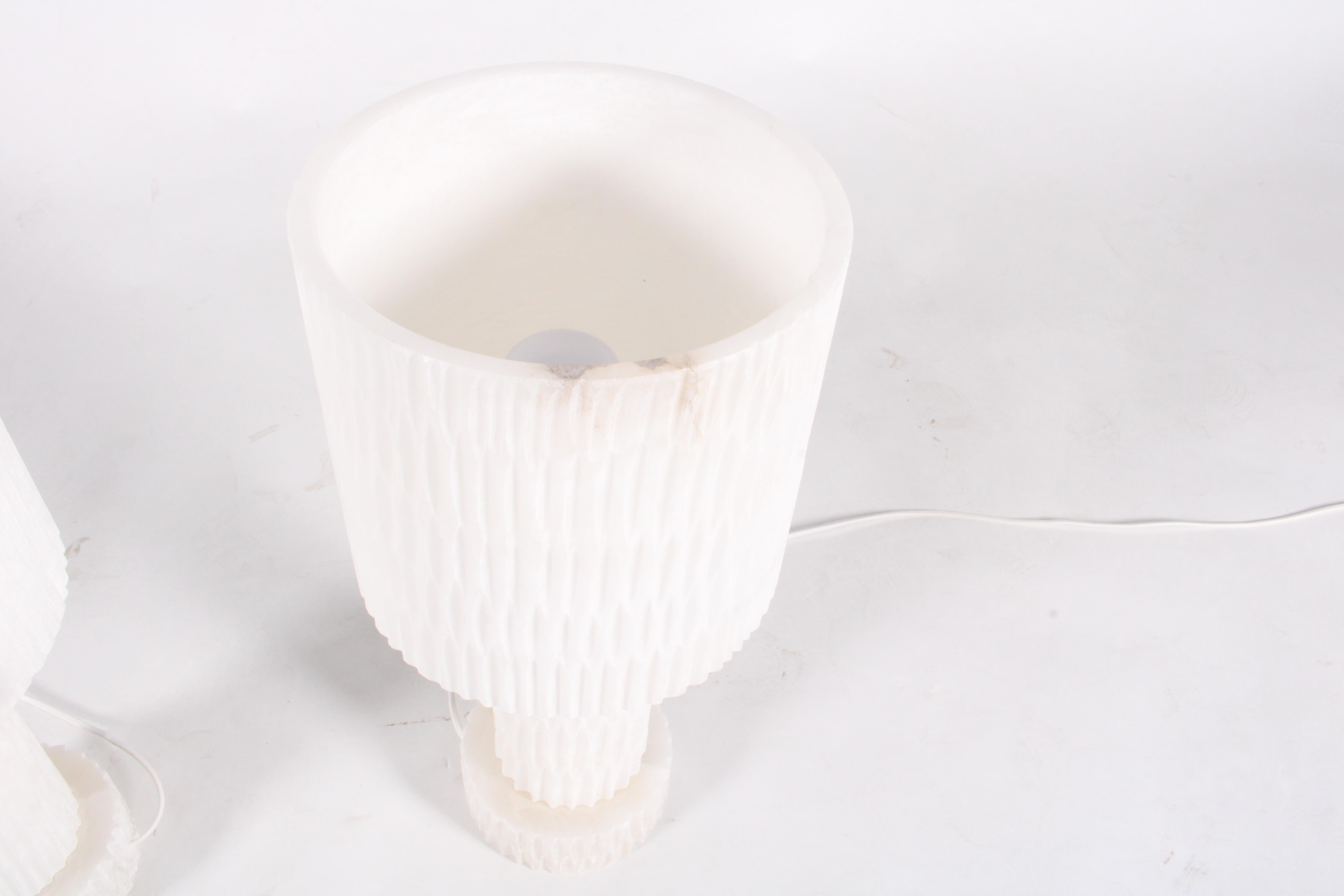 Sculpté Paire de lampes de table en pierre d'albâtre naturelle * LIVRAISON GRATUITE en vente