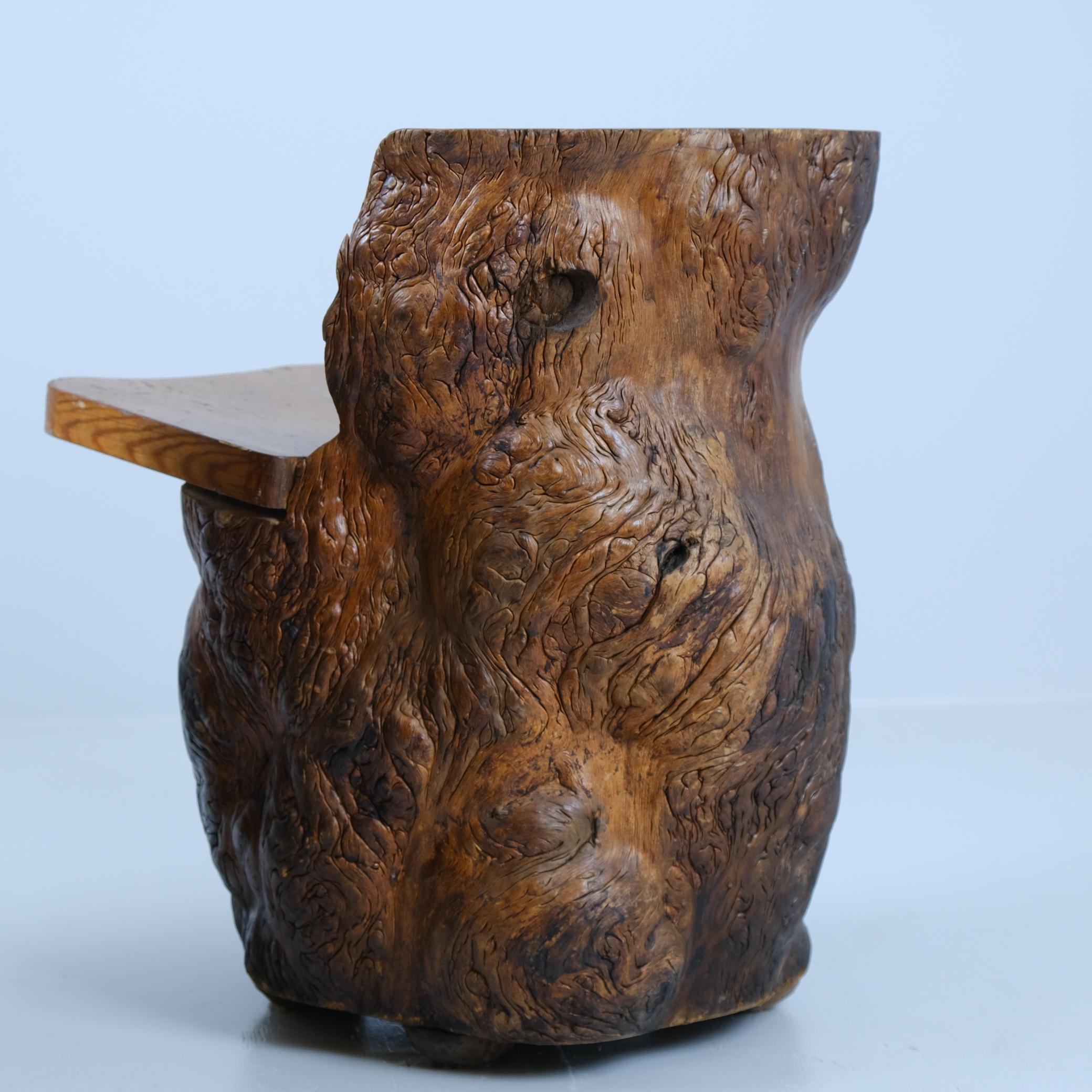 Gorgeous Pair of Organic Hand Carved Finnish Tree Trunk Chairs, Finland In Good Condition For Sale In Helsinki, FI