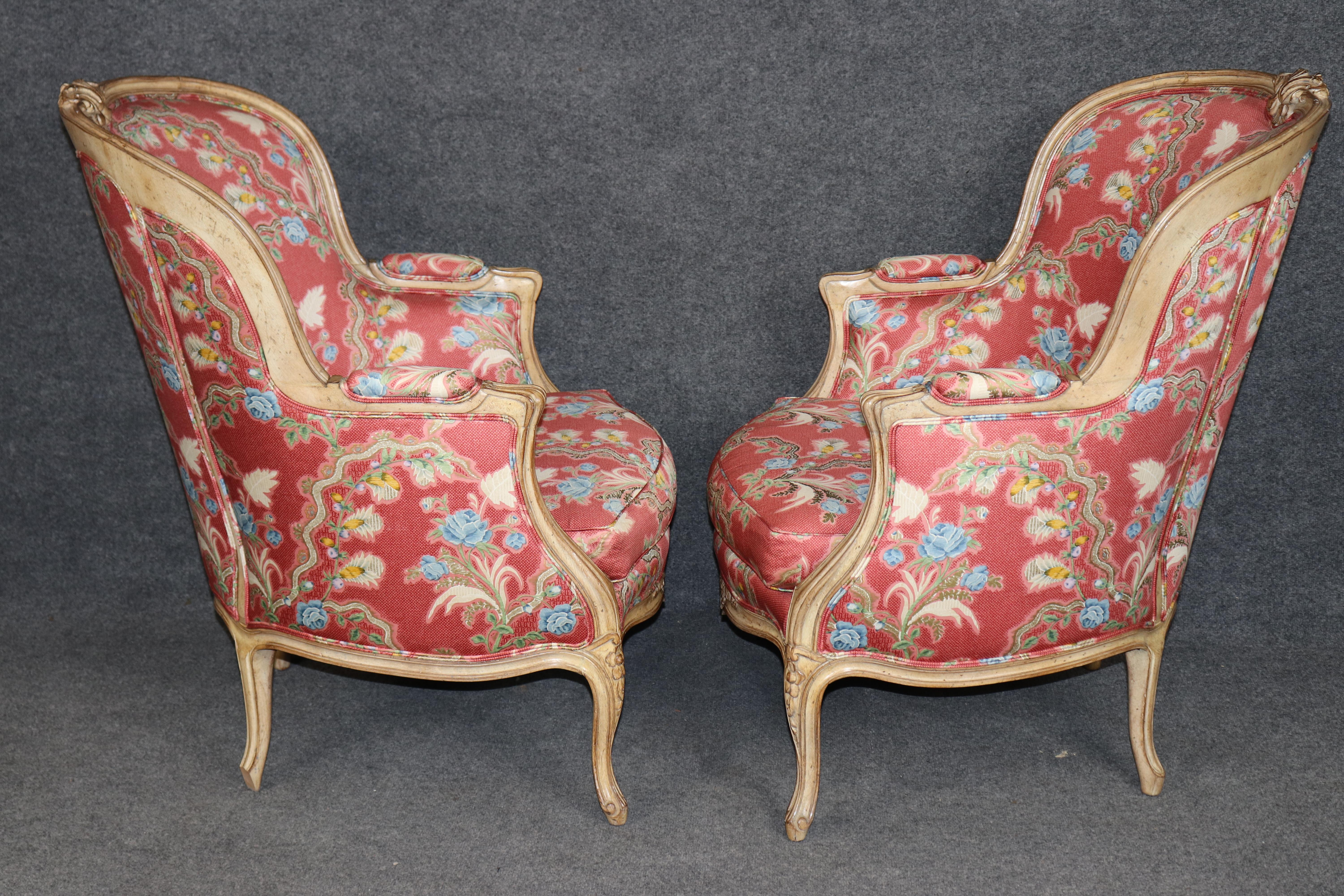 Noce Splendida coppia di grandi sedie bergère francesi decorate a vernice in vendita