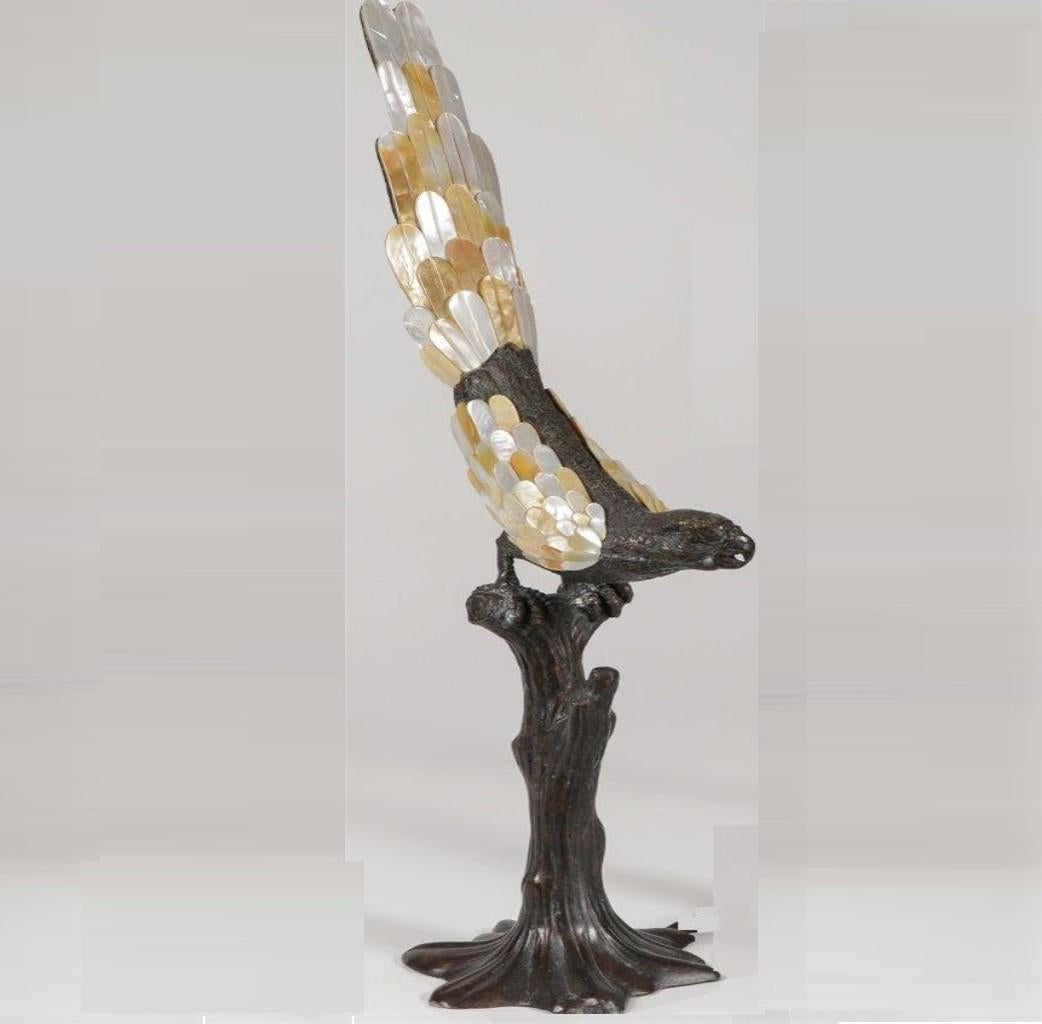 Francese Splendida coppia di rari uccelli pappagallo in bronzo e madreperla a grandezza naturale in vendita