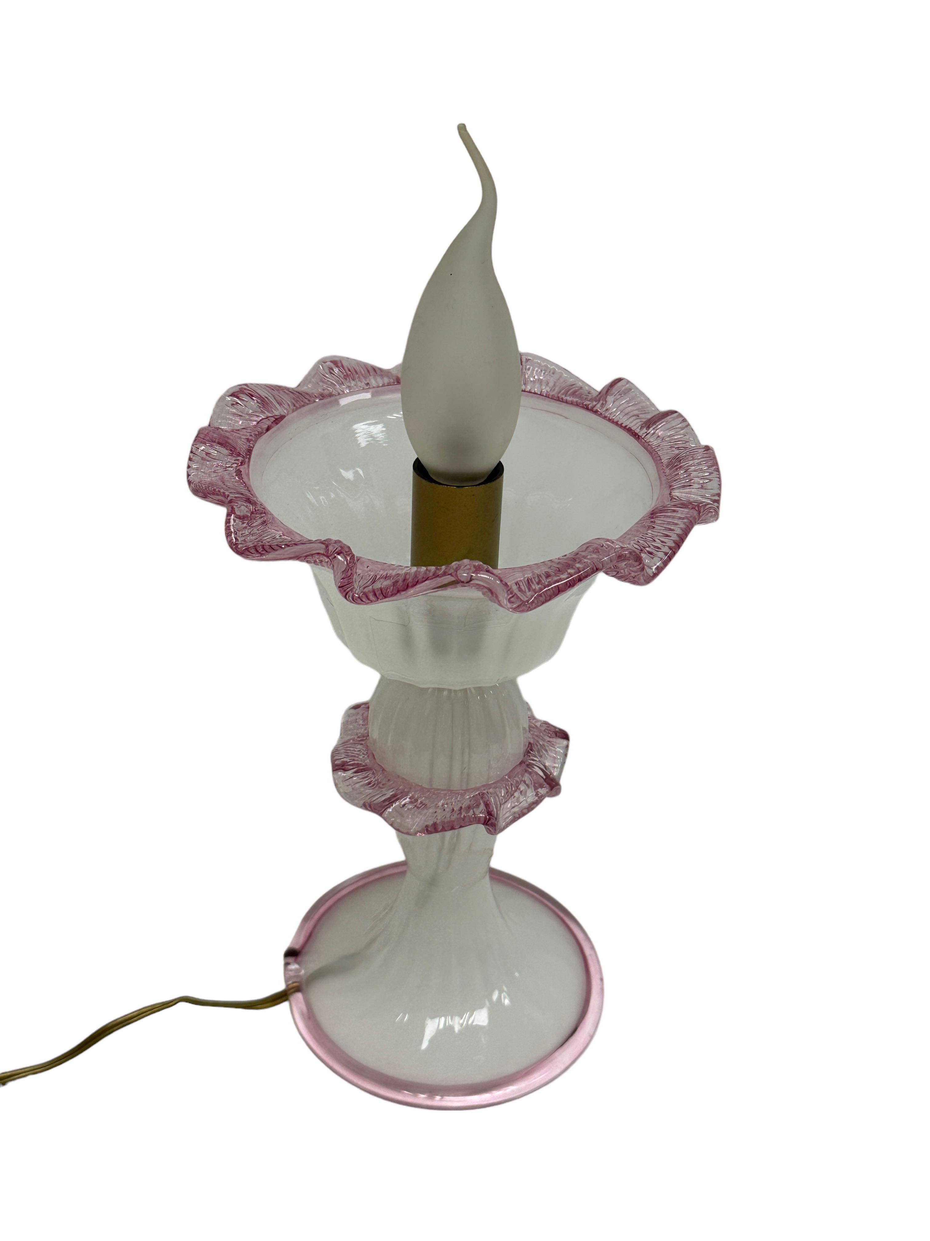 Magnifique paire de lampes de bureau de style victorien en verre de Murano irisé et rose Bon état - En vente à Nuernberg, DE