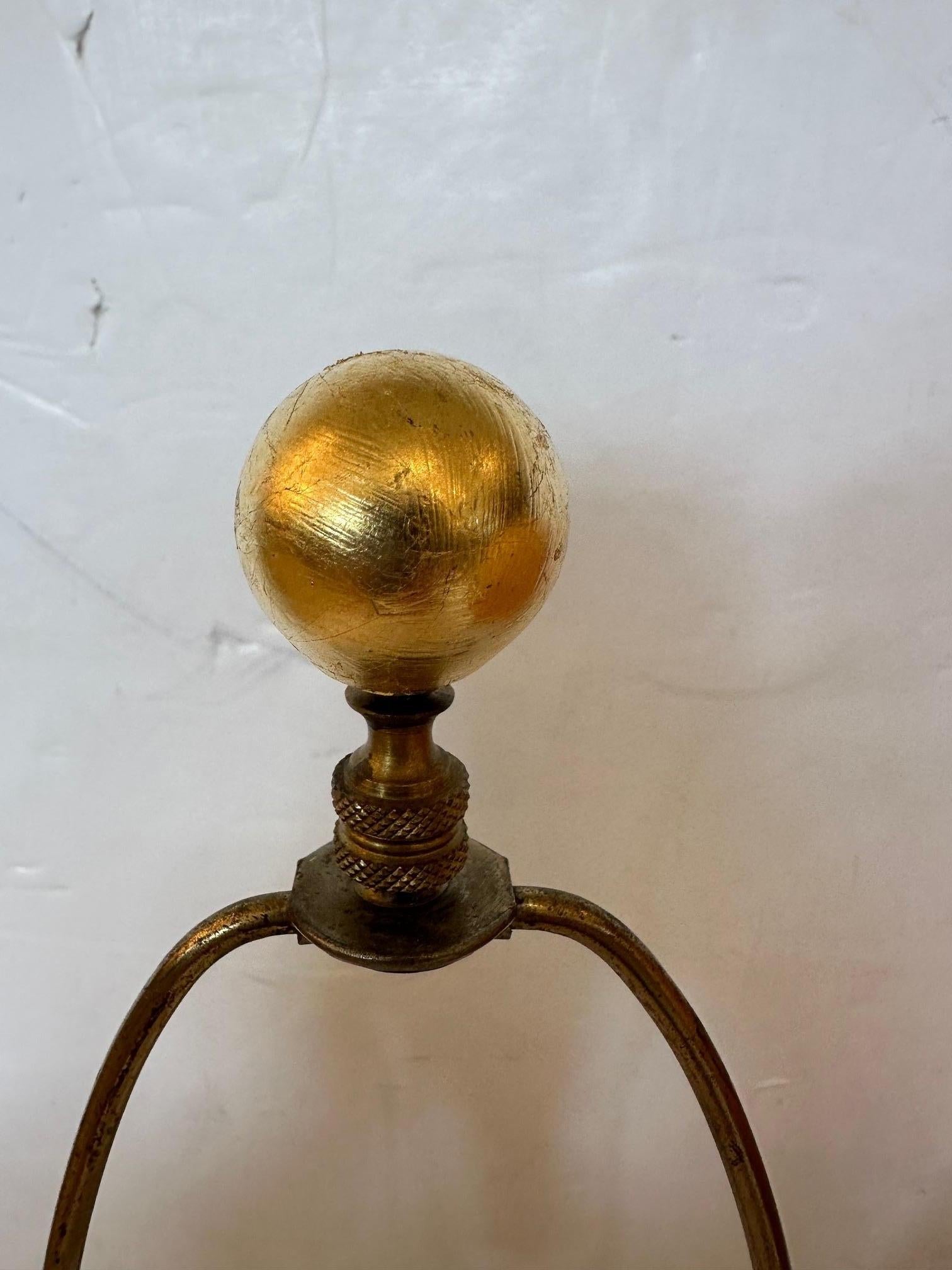 Wunderschönes Paar Vintage-Tischlampen aus Porzellan, bemalt, mit Messingüberzugen im Angebot 7