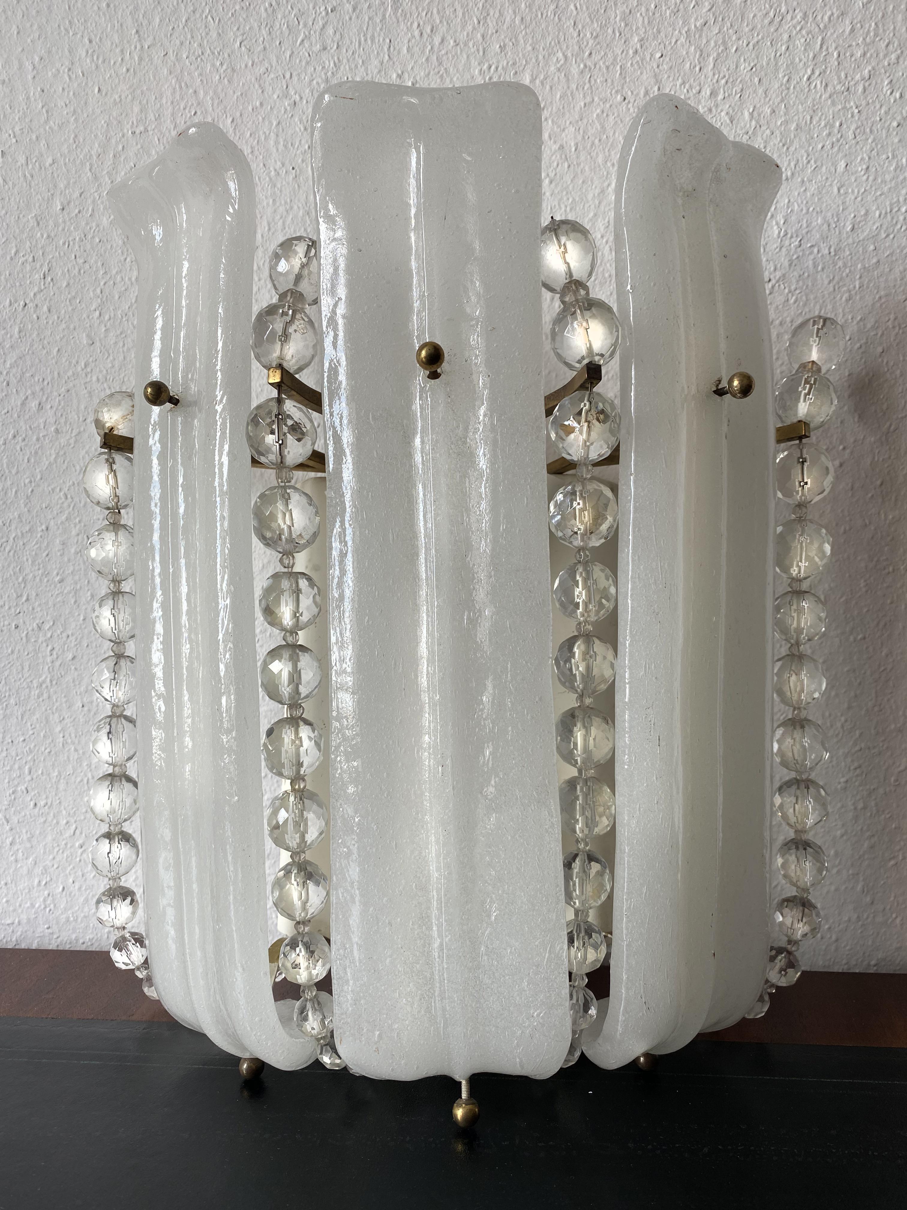 Each sconce is made up of three Pulegoso glass tongues interspersed with 4 necklaces of faceted glass. Pieces of absolute elegance.