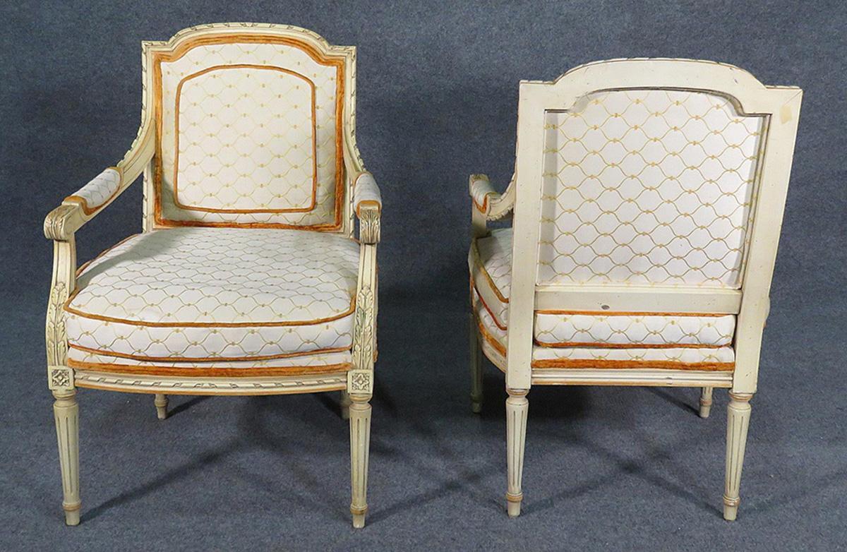 Gorgeous Pair of Painted 1920s Era French Louis XVI Fauteuil Open Armchairs In Good Condition In Swedesboro, NJ