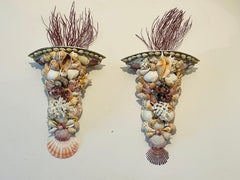 Superbe paire d'appliques murales incrustées de coquillages Sconces