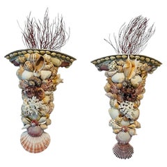 Superbe paire d'appliques murales incrustées de coquillages Sconces