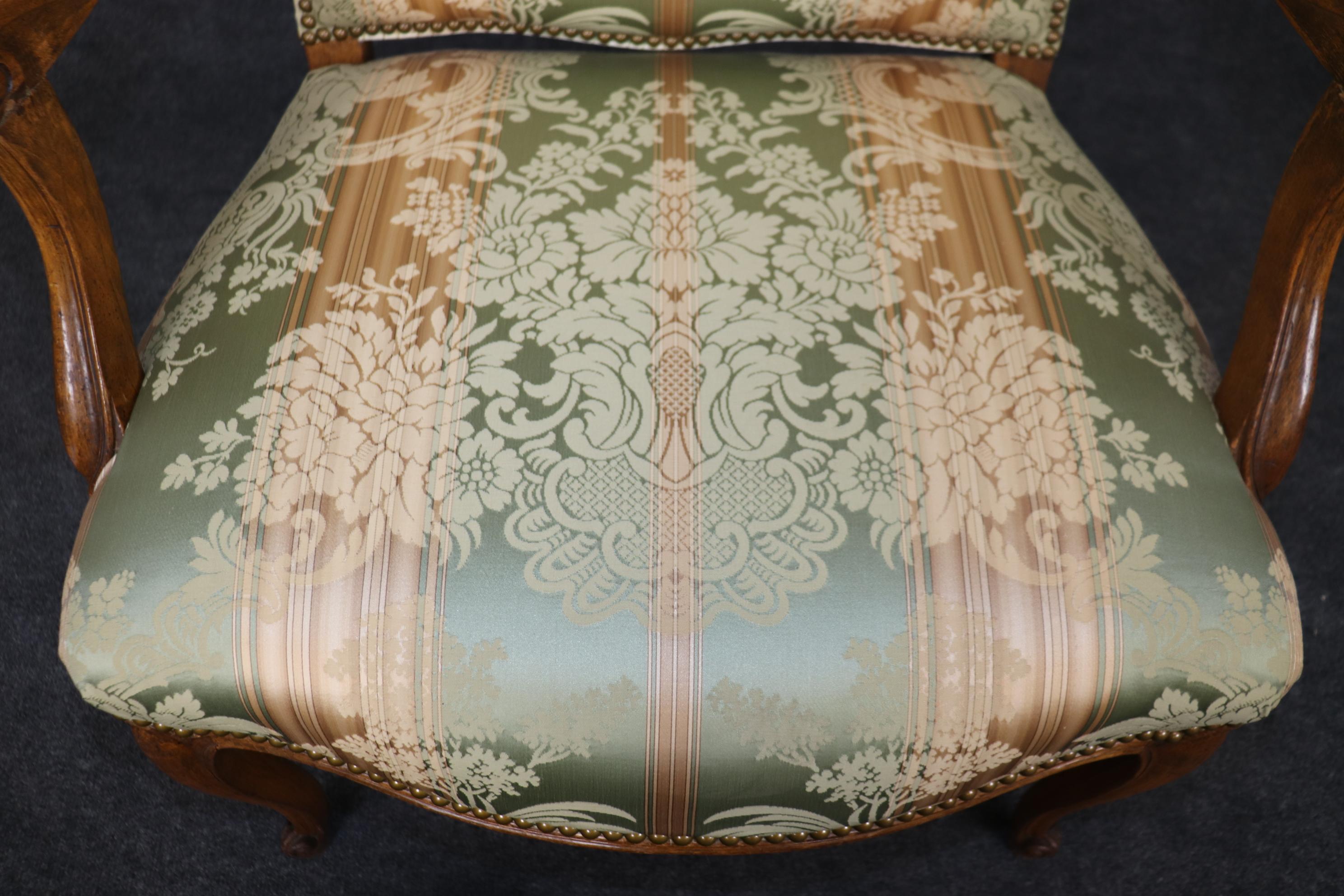 Wunderschönes Paar Seidendamast gepolstert Französisch Louis XV Style Upholstering   im Angebot 4