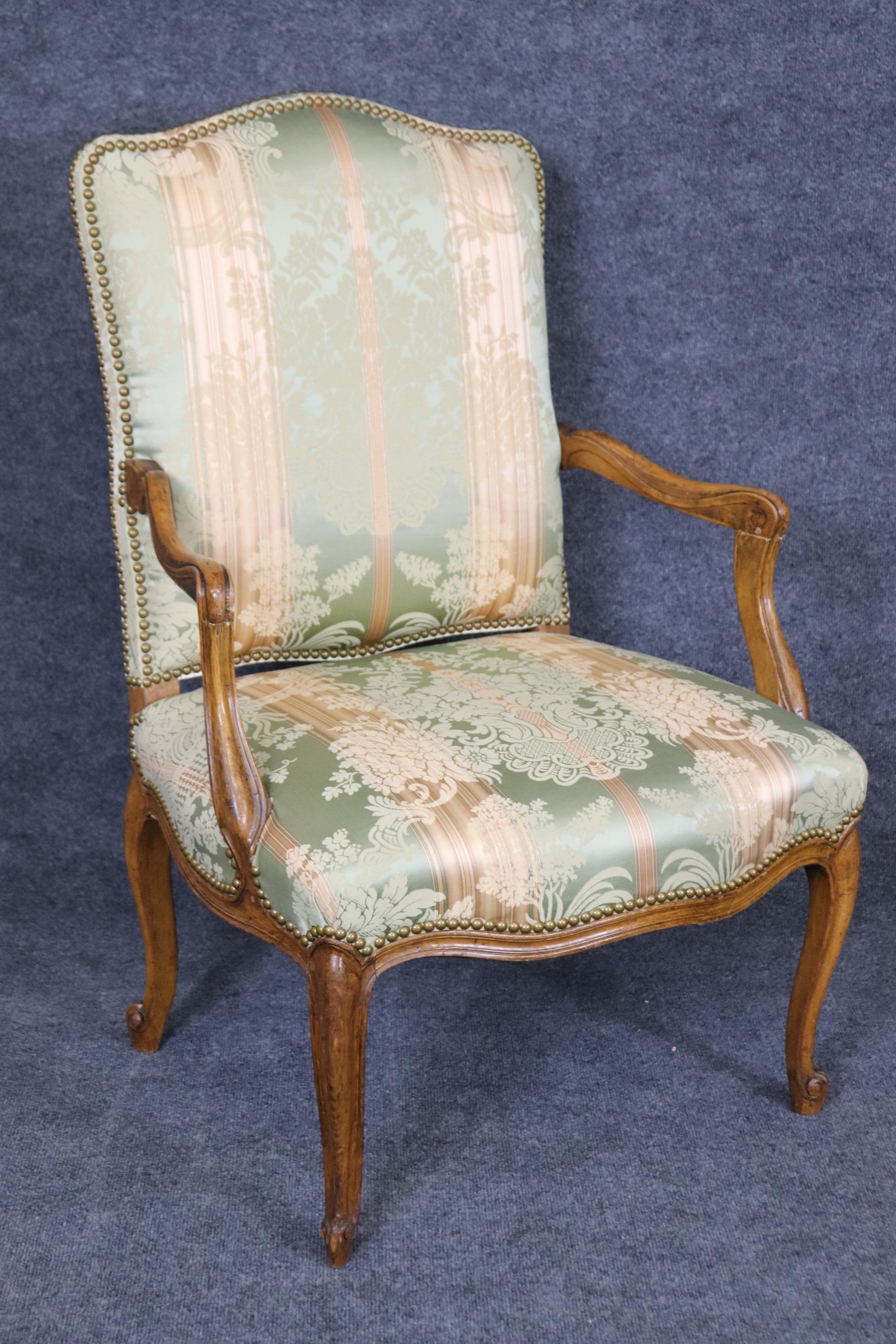 Gorgeous Pair Silk Damask Upholstered French Louis XV Style Armchairs   For Sale 1