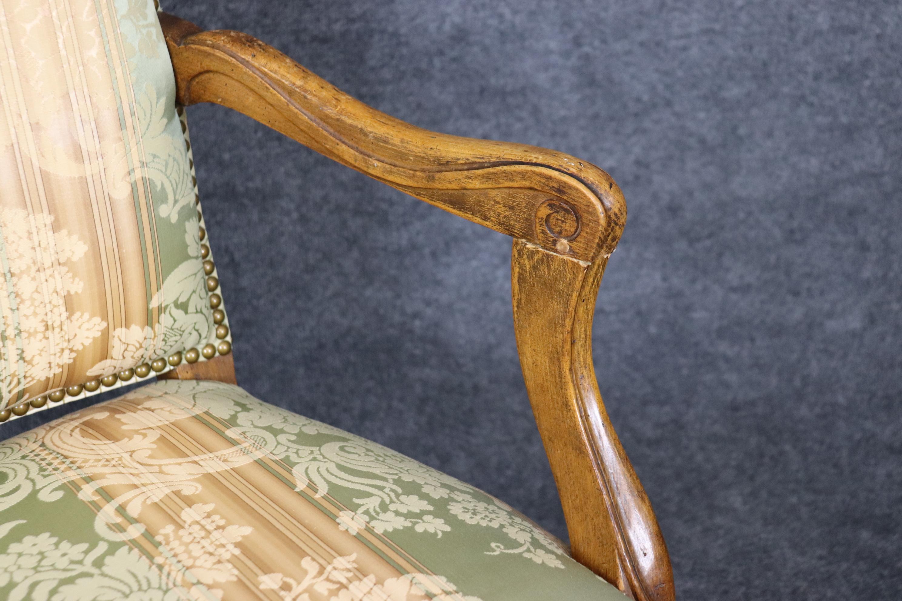 Wunderschönes Paar Seidendamast gepolstert Französisch Louis XV Style Upholstering   im Angebot 2