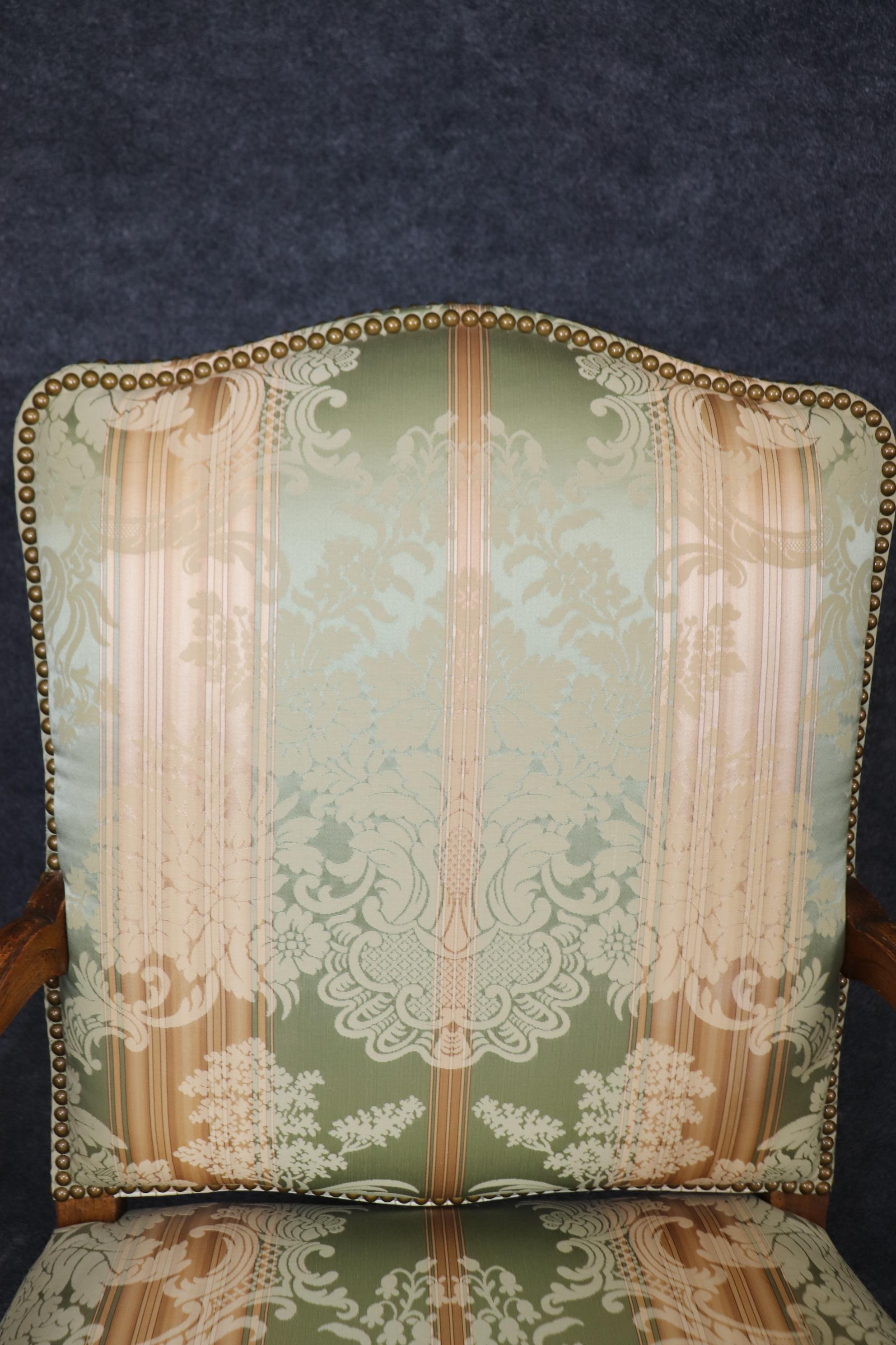 Wunderschönes Paar Seidendamast gepolstert Französisch Louis XV Style Upholstering   im Angebot 3