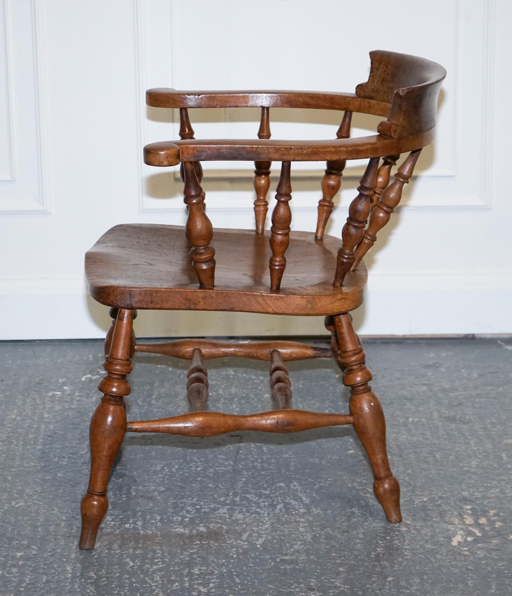 Gorgeous Patina Edwardian Solid Elm Bow Back Smokers Captains Chair In Good Condition For Sale In Pulborough, GB