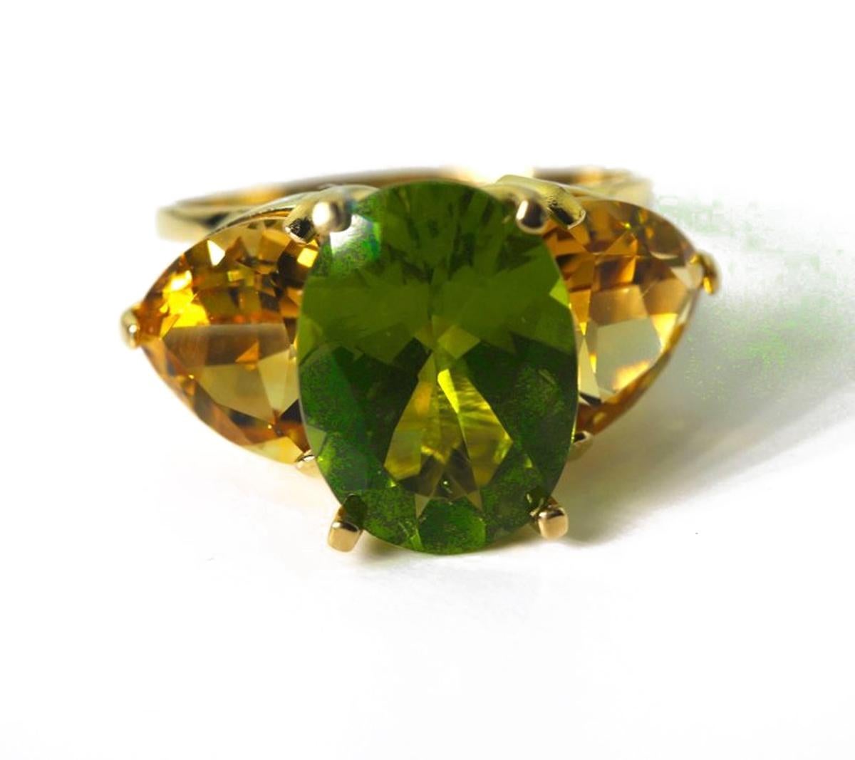 Mixed Cut AJD Spectacular Intense 6 Ct Peridot & 5 Ct Citrine 18Kt Yellow Gold Ring