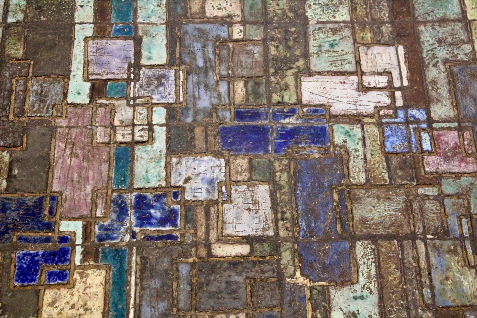 Splendido tavolino da caffè in ardesia e mosaico di ceramica di Pia Manu, Belgio in vendita 3