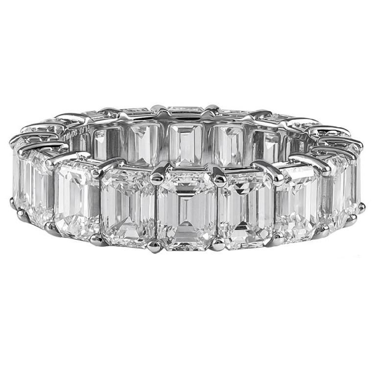 Gorgeous Platinum 5.61 Carat Emerald Cut Diamond Eternity Band In New Condition In New York, NY