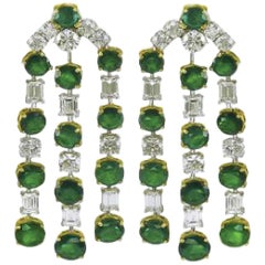 Boucles d'oreilles chandelier Sophia D. en platine et or jaune avec émeraudes et diamants
