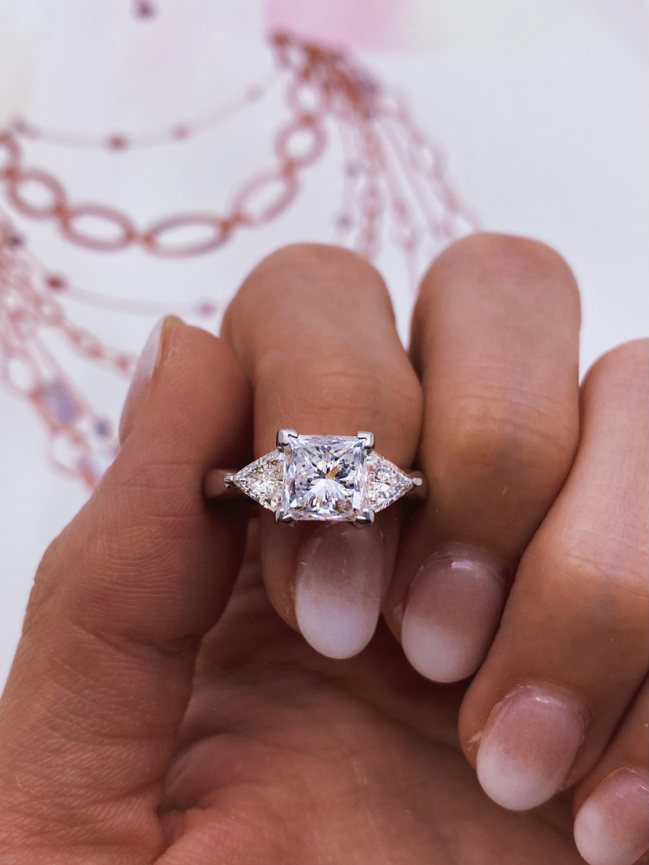 Im Angebot: Wunderschöner Platin-Diamant-Verlobungsring mit 2,21 Karat im Prinzessinnenschliff () 2