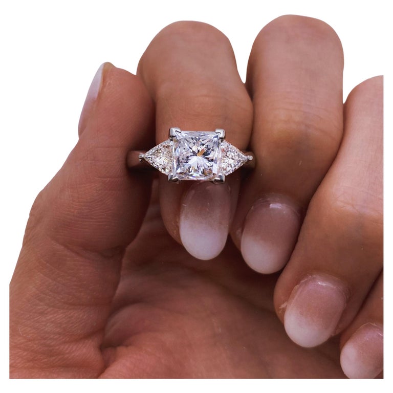 Superbe bague de fiançailles en platine avec diamant taille princesse de 2, 21 carats - Personnalisable en vente sur 1stDibs