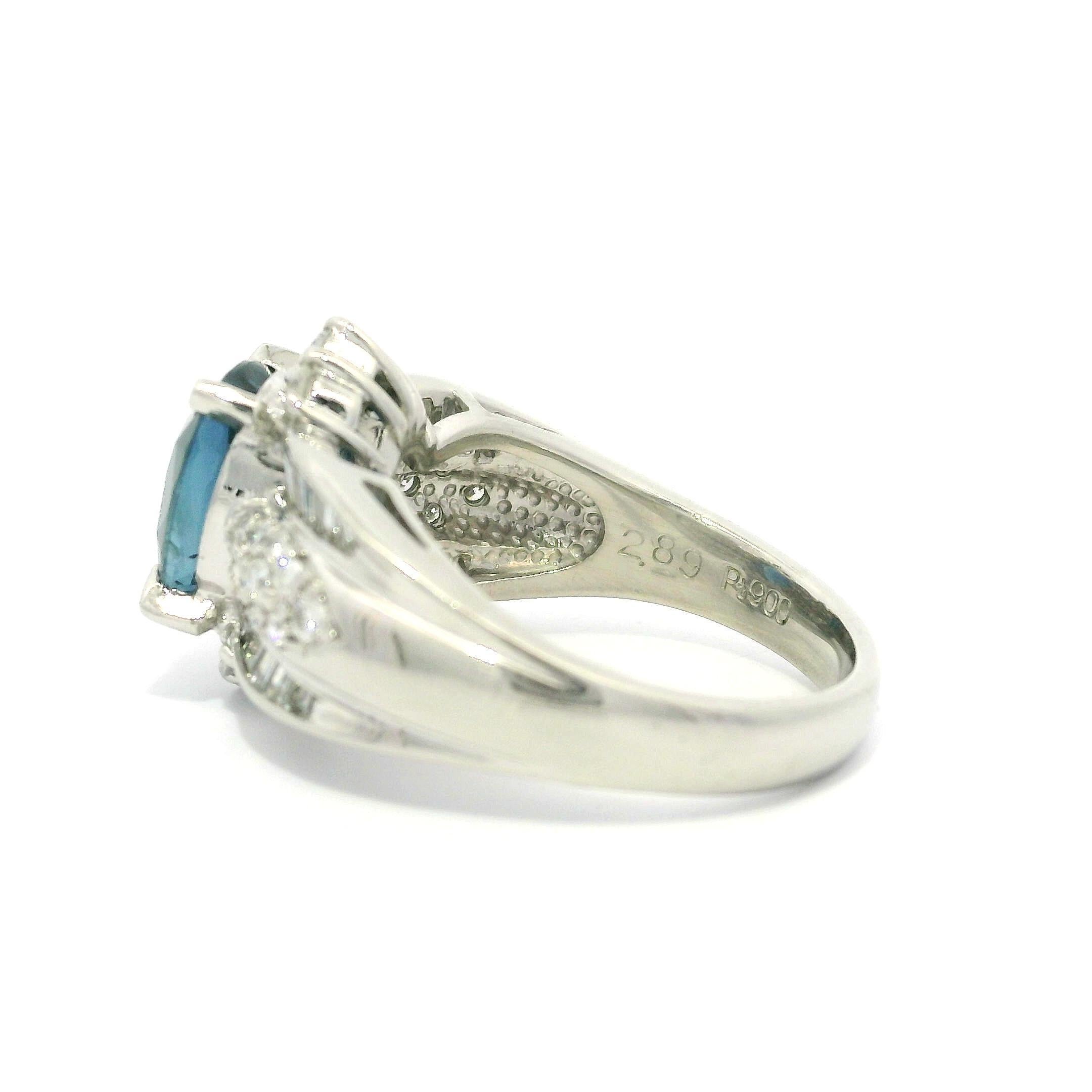 Gorgeous Platinum GIA 3.71ctw Oval Blue Clean Brilliant Sapphire & Diamond Ring en vente 5