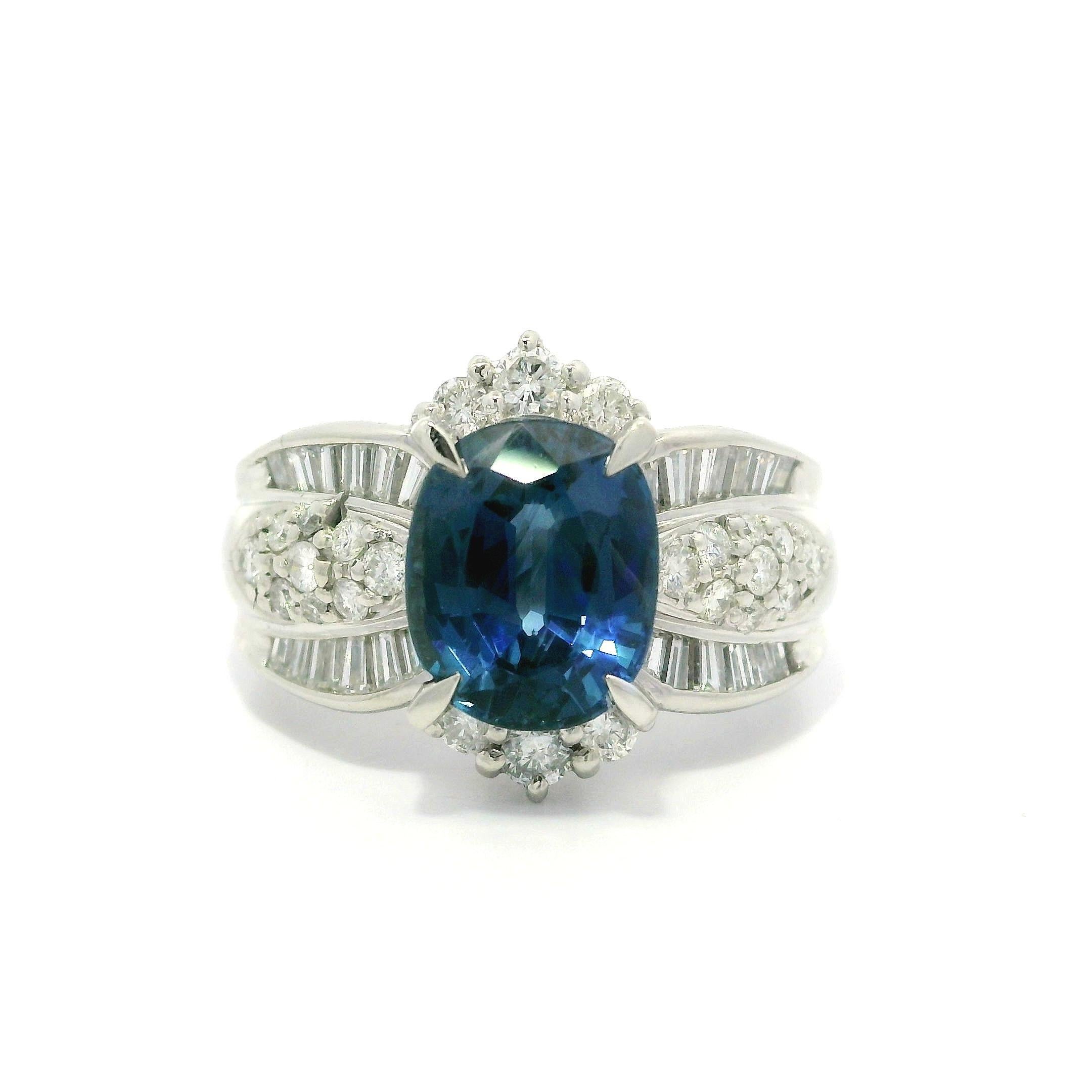 Gorgeous Platinum GIA 3.71ctw Oval Blue Clean Brilliant Sapphire & Diamond Ring en vente 6