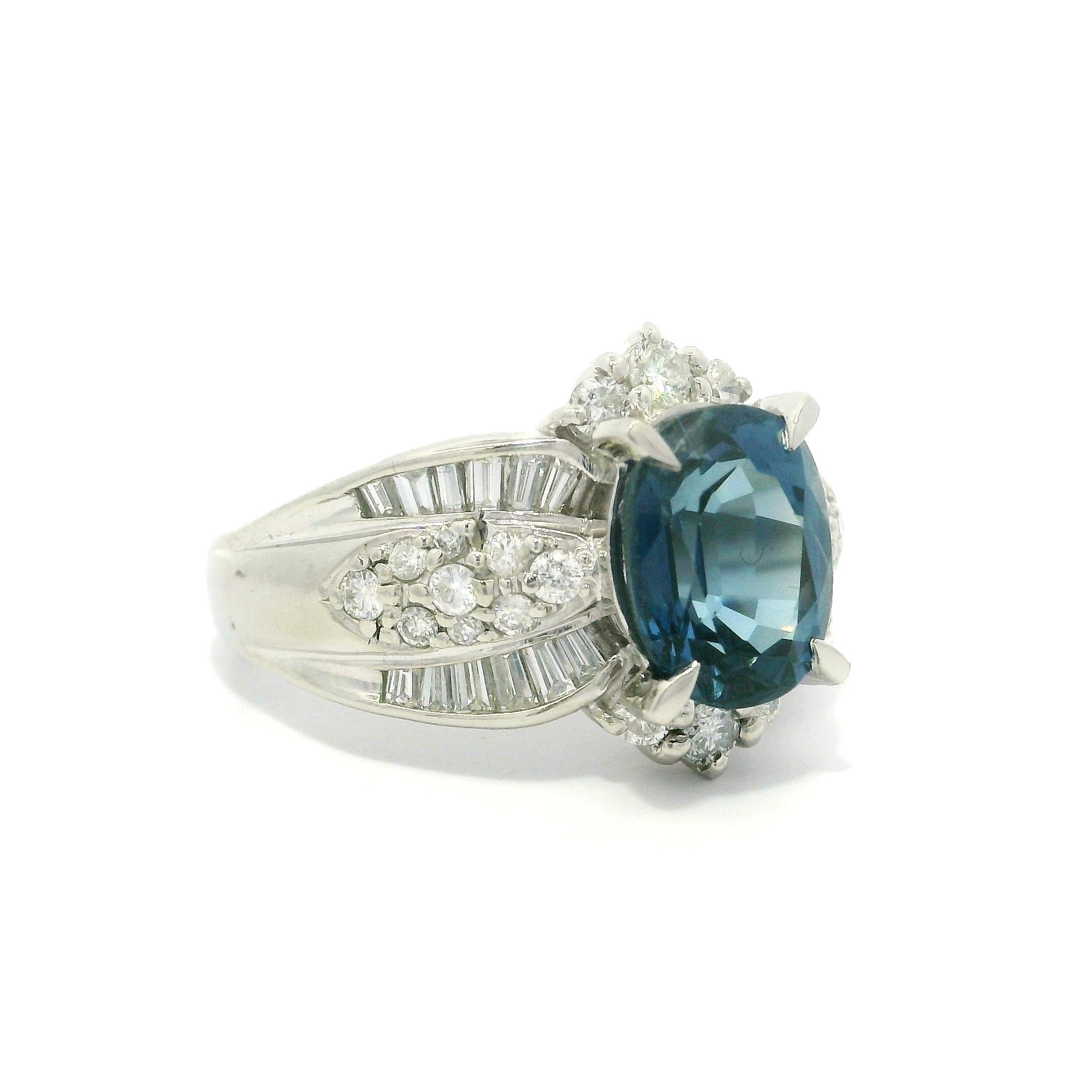 Gorgeous Platinum GIA 3.71ctw Oval Blue Clean Brilliant Sapphire & Diamond Ring en vente 7
