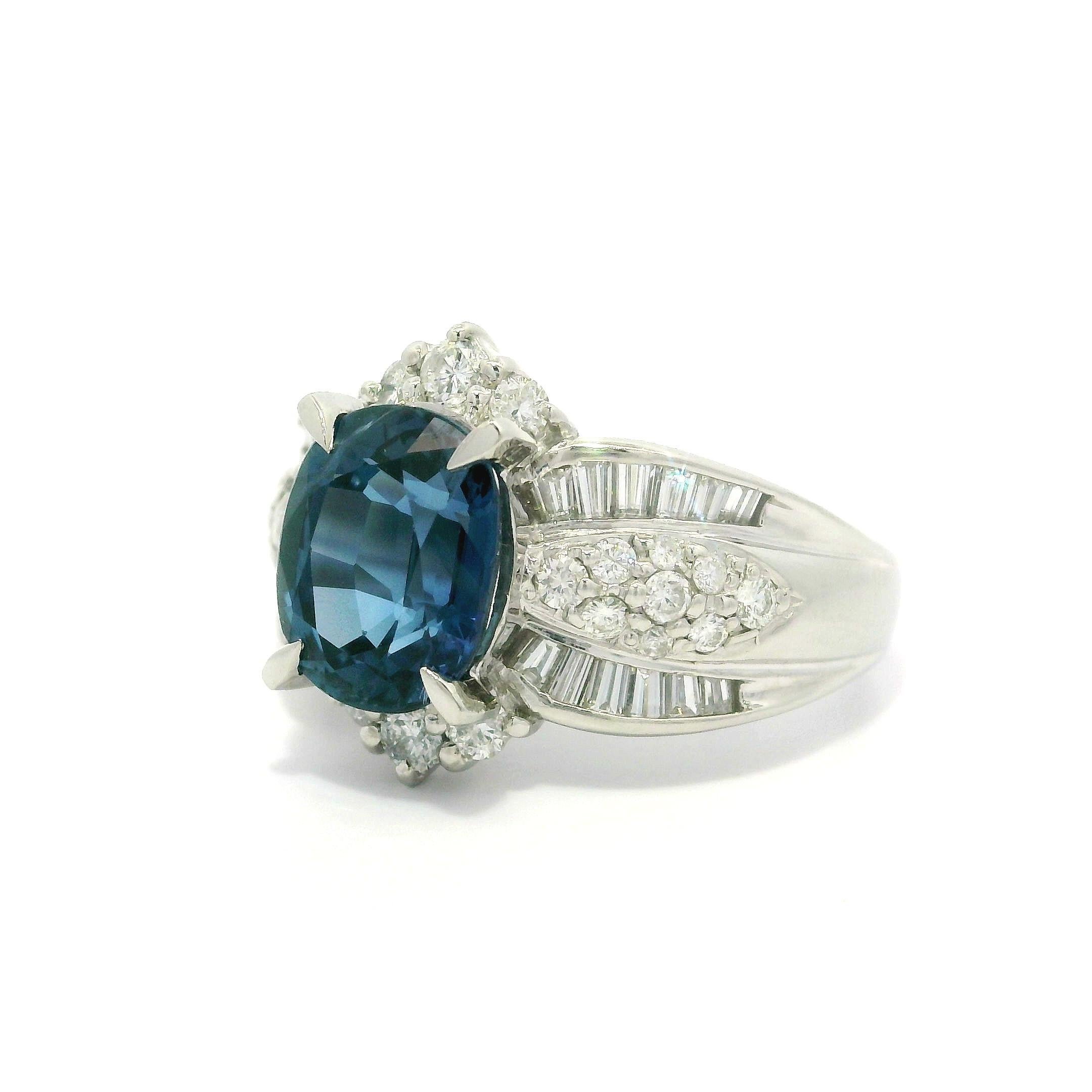 Gorgeous Platinum GIA 3.71ctw Oval Blue Clean Brilliant Sapphire & Diamond Ring en vente 8