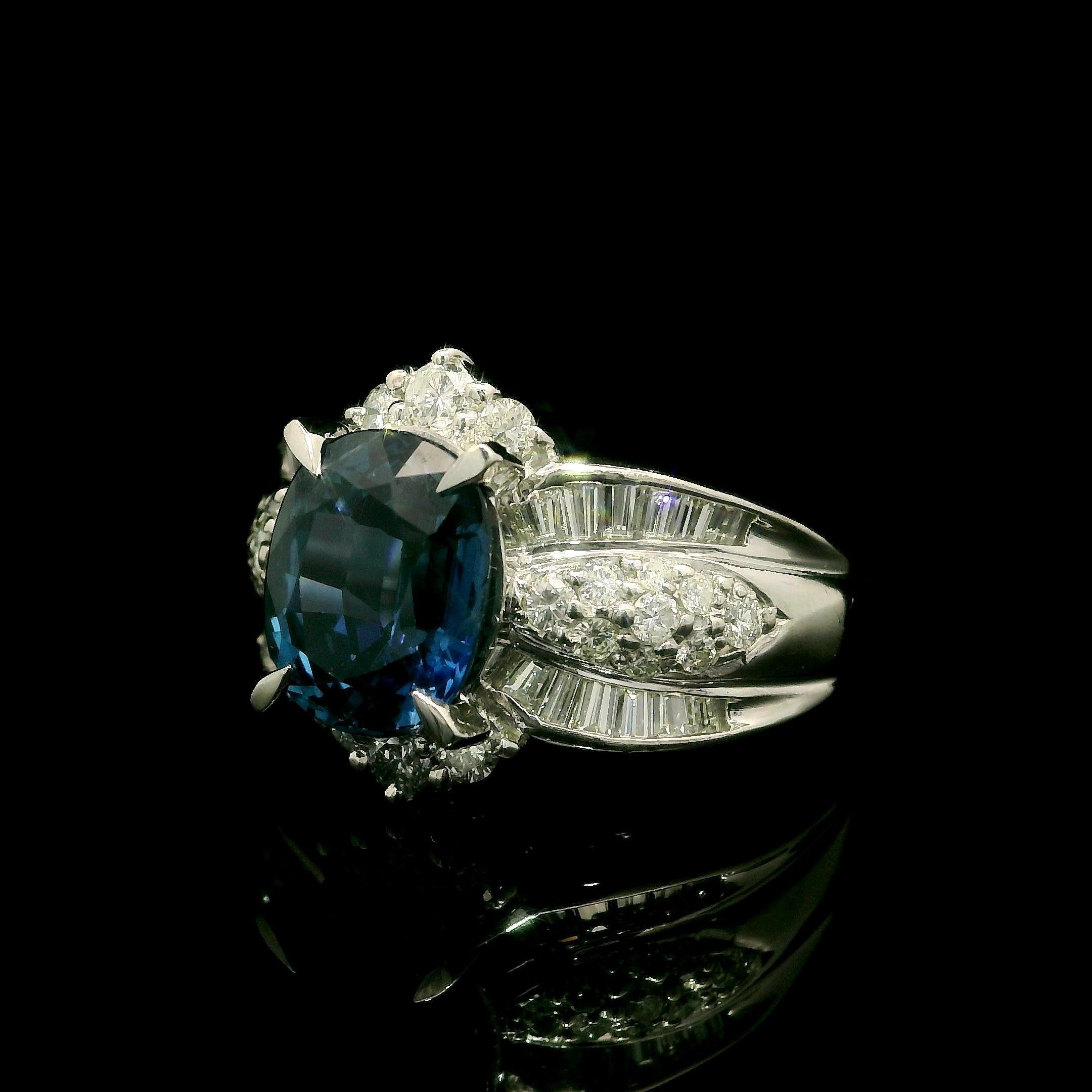 Gorgeous Platinum GIA 3.71ctw Oval Blue Clean Brilliant Sapphire & Diamond Ring en vente 1